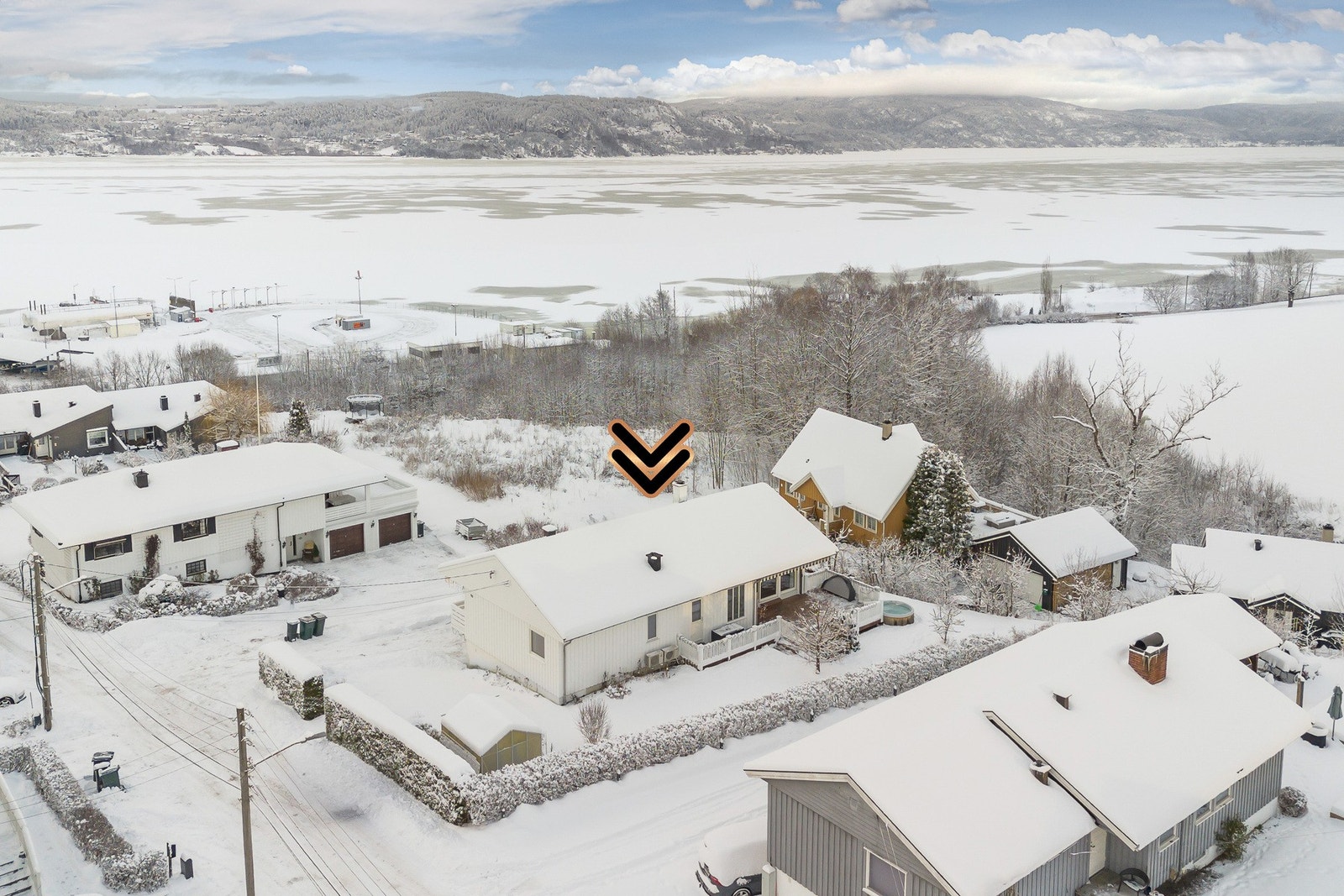 Eiendommen sett fra luften. Galleribilde