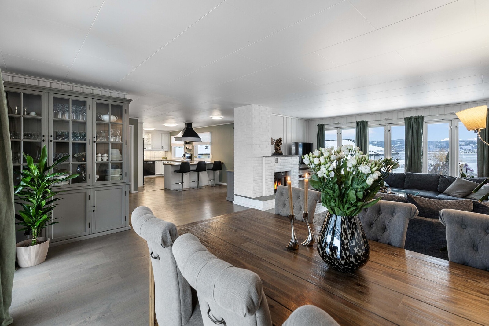 God plass til spisestuebord. Galleribilde