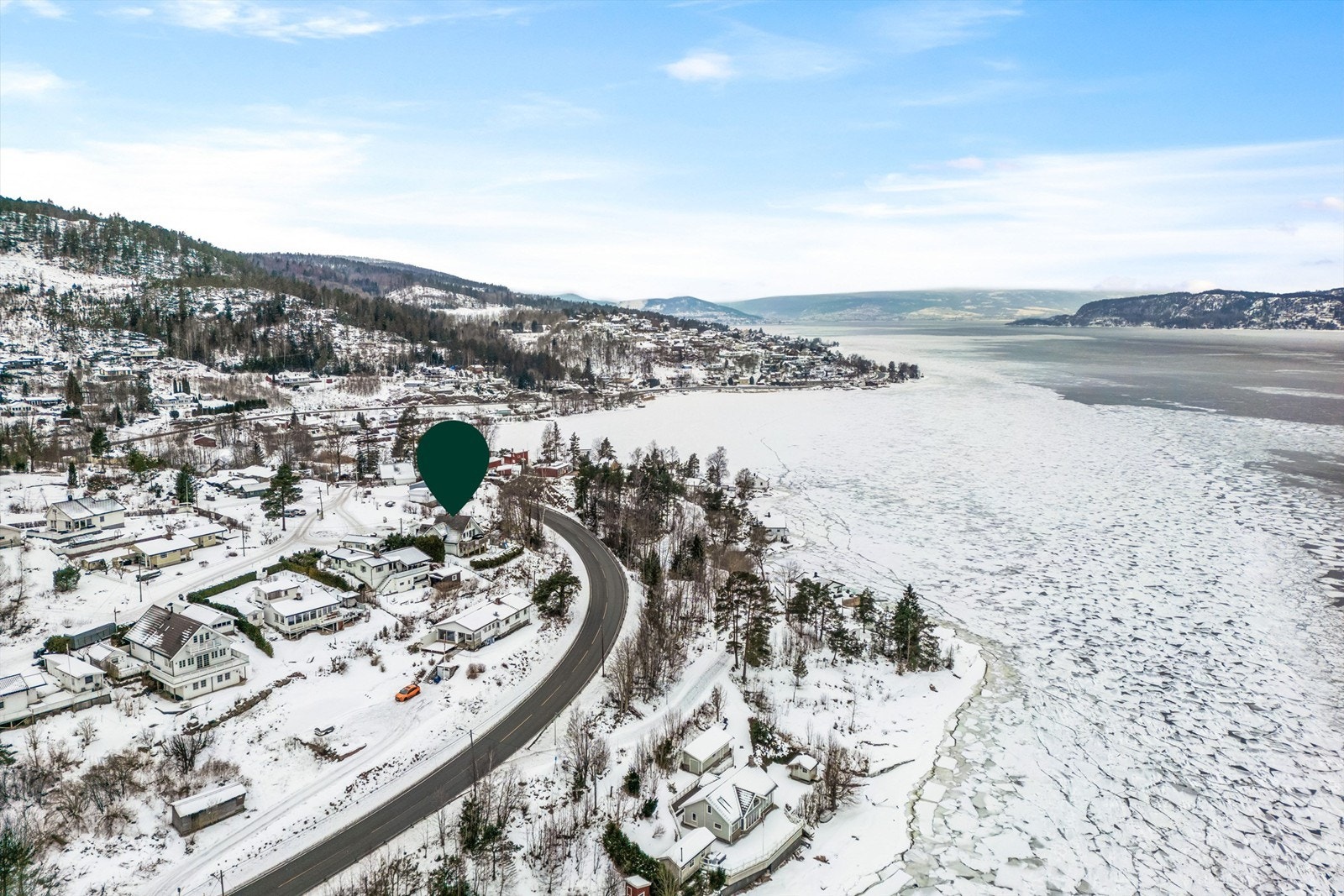 Kun ca. 17 minutters kjøring til Drammen sentrum. Galleribilde