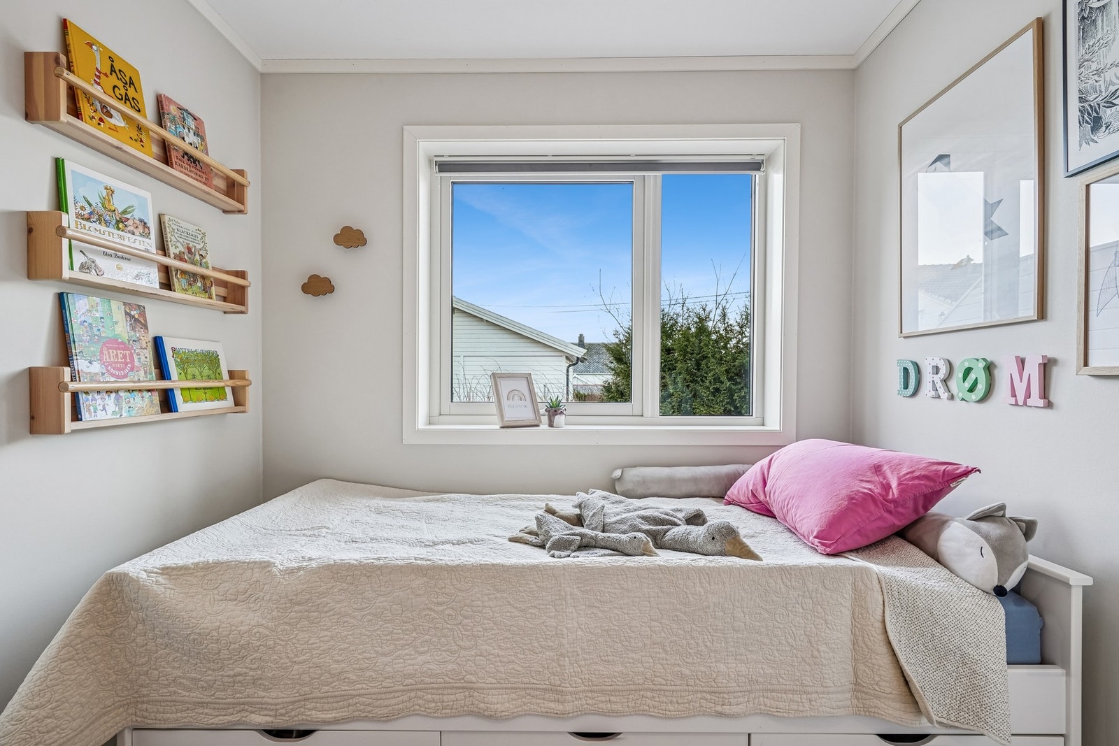 Soverommet har plass til ønsket sengestørrelse og garderobeløsning. Galleribilde