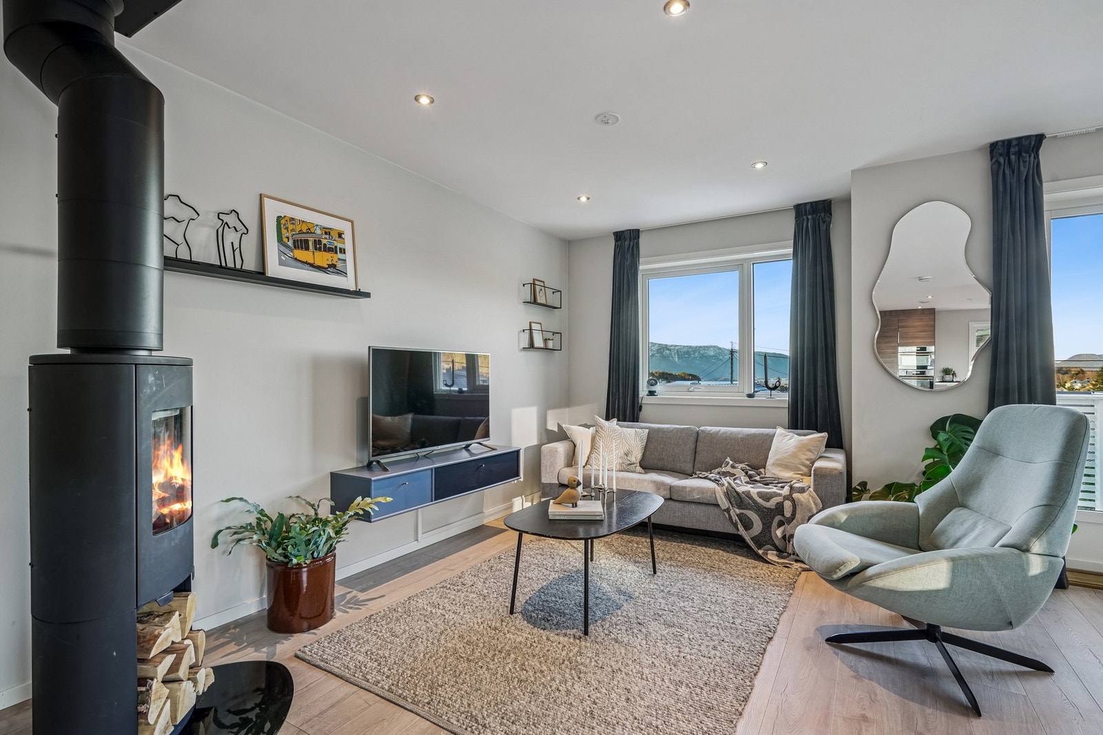 I stuen er det god plass til sittegruppe og annen ønsket møblering. Galleribilde