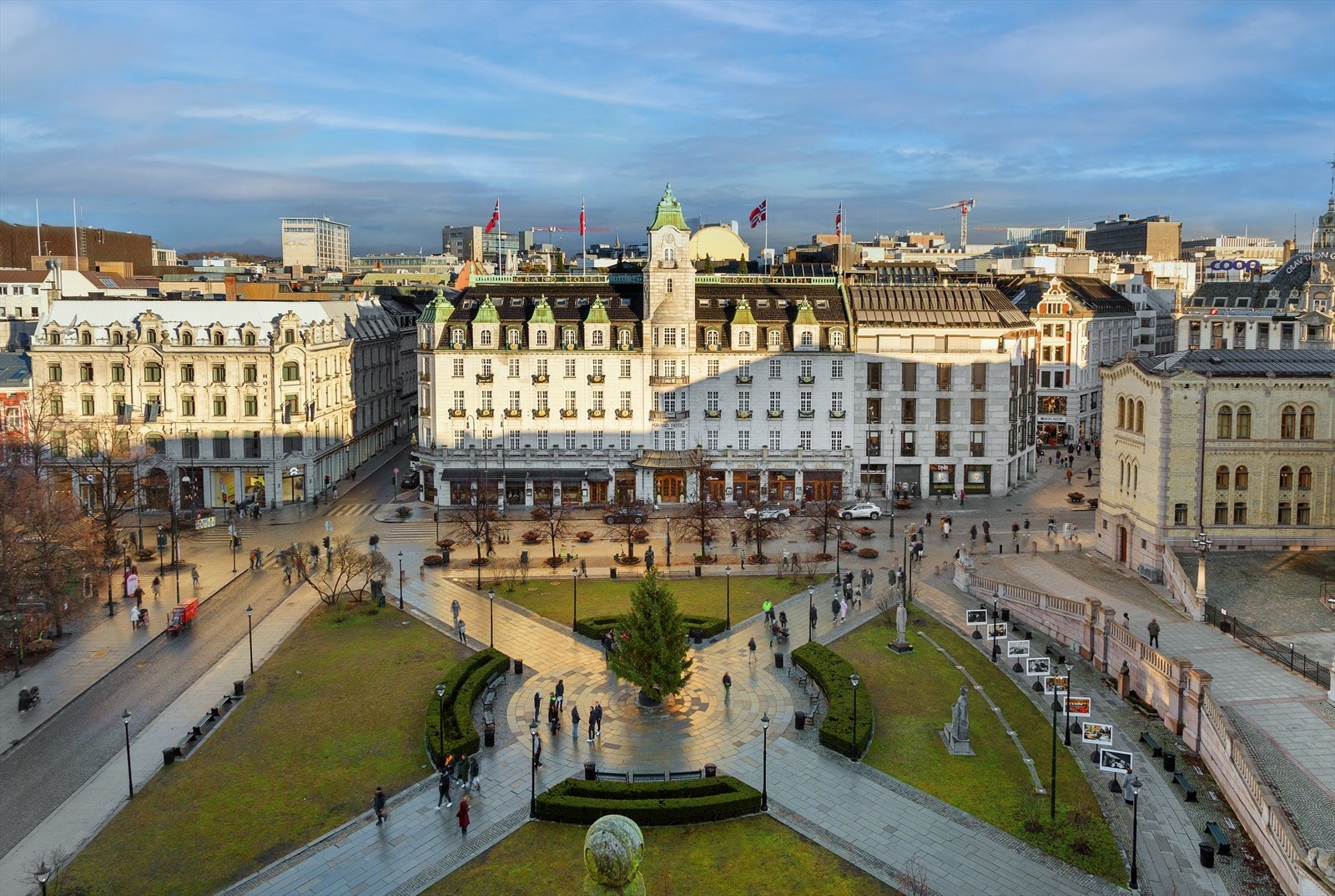 Eidsvoll plass og Grand Hotel Galleribilde