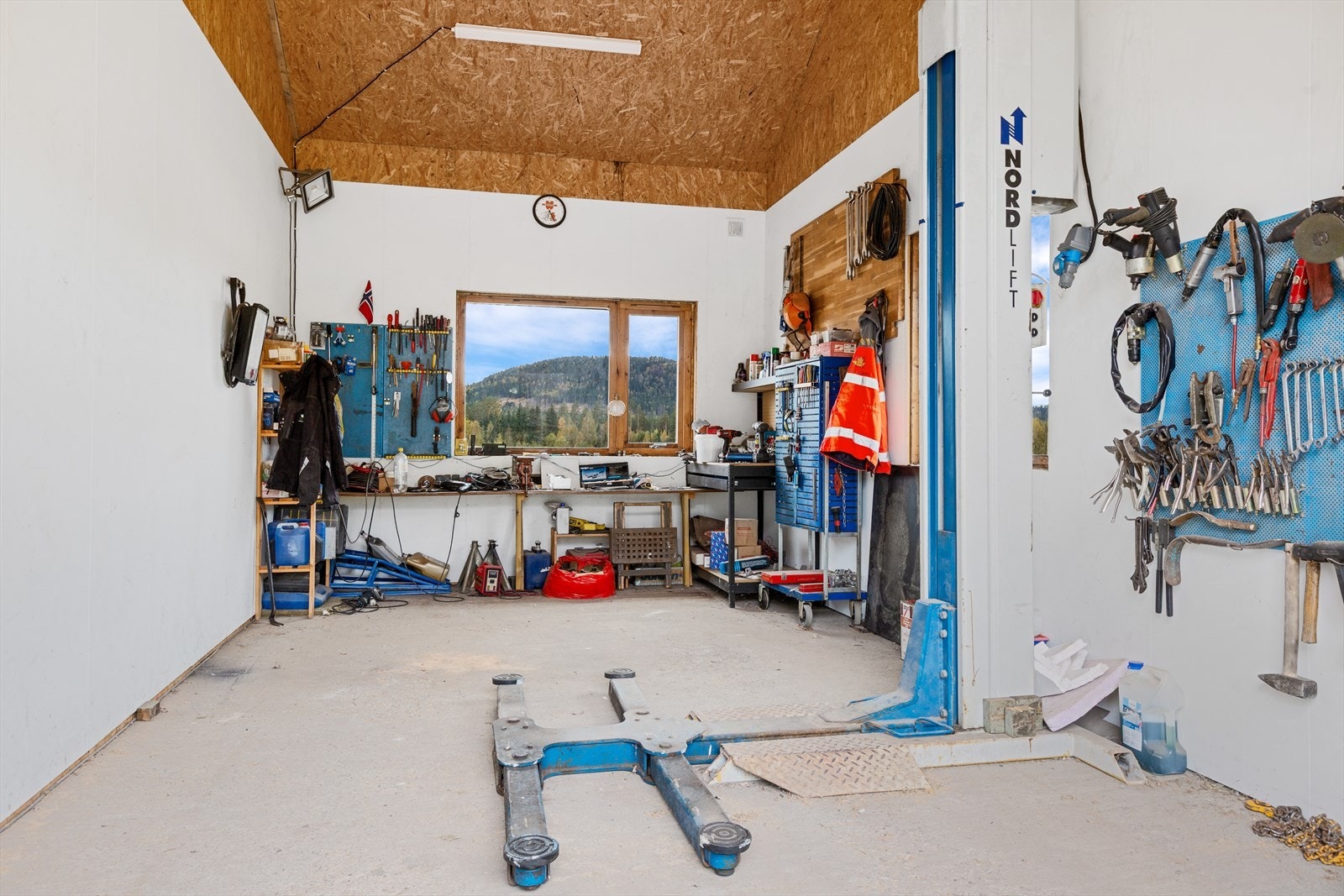 Verksted med løftebukk Galleribilde