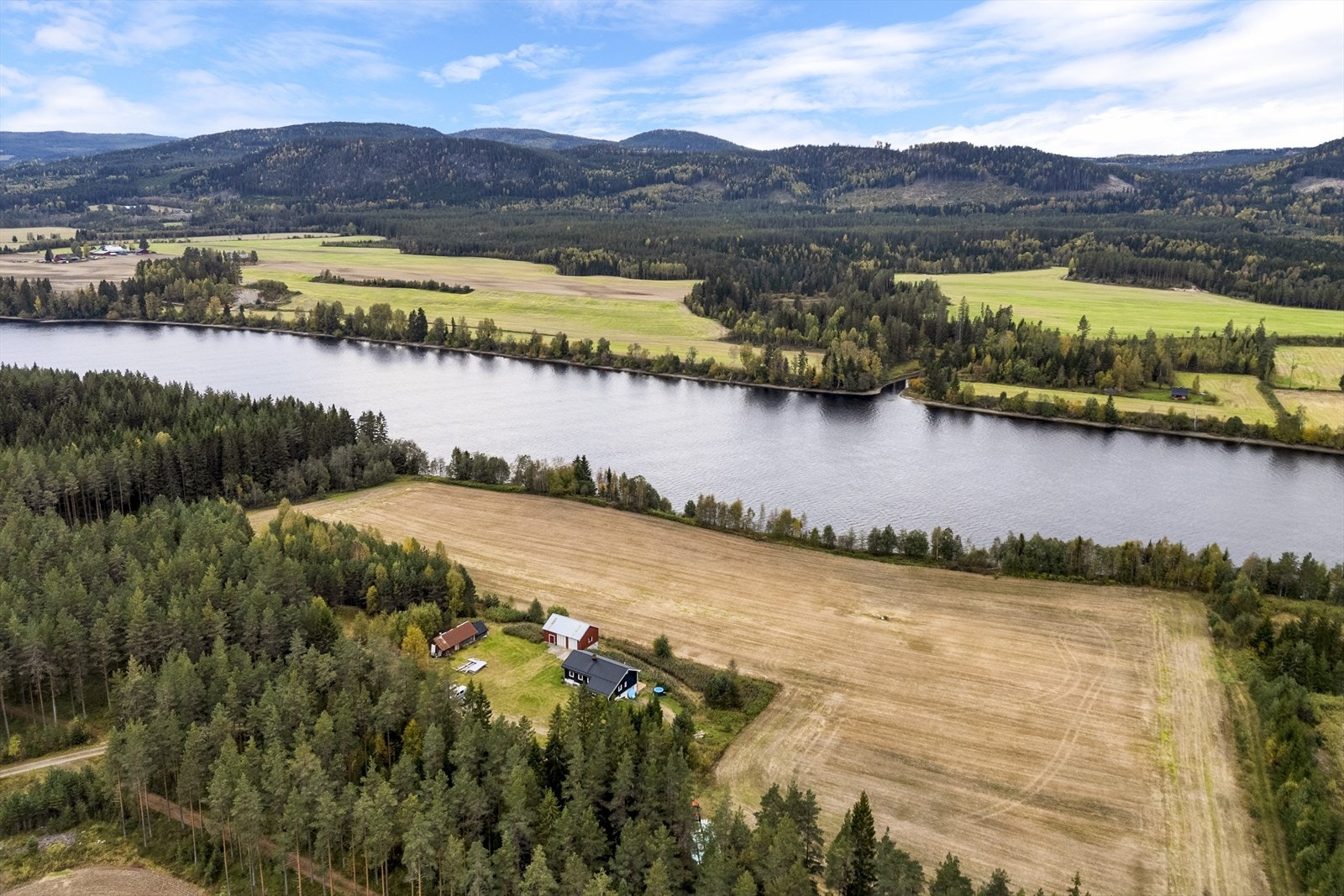 Få minutters kjøring til Braskereidfoss med nærbutikk og et lite serviceutvalg. Galleribilde