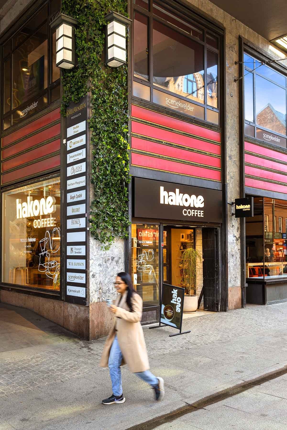 Kaffebaren Hakone Coffee ligger rett overfor de ledige lokalene sammen med spisestedene Fox & Loaf og Bahn Mi XO - som alle trekker mange kunder Galleribilde