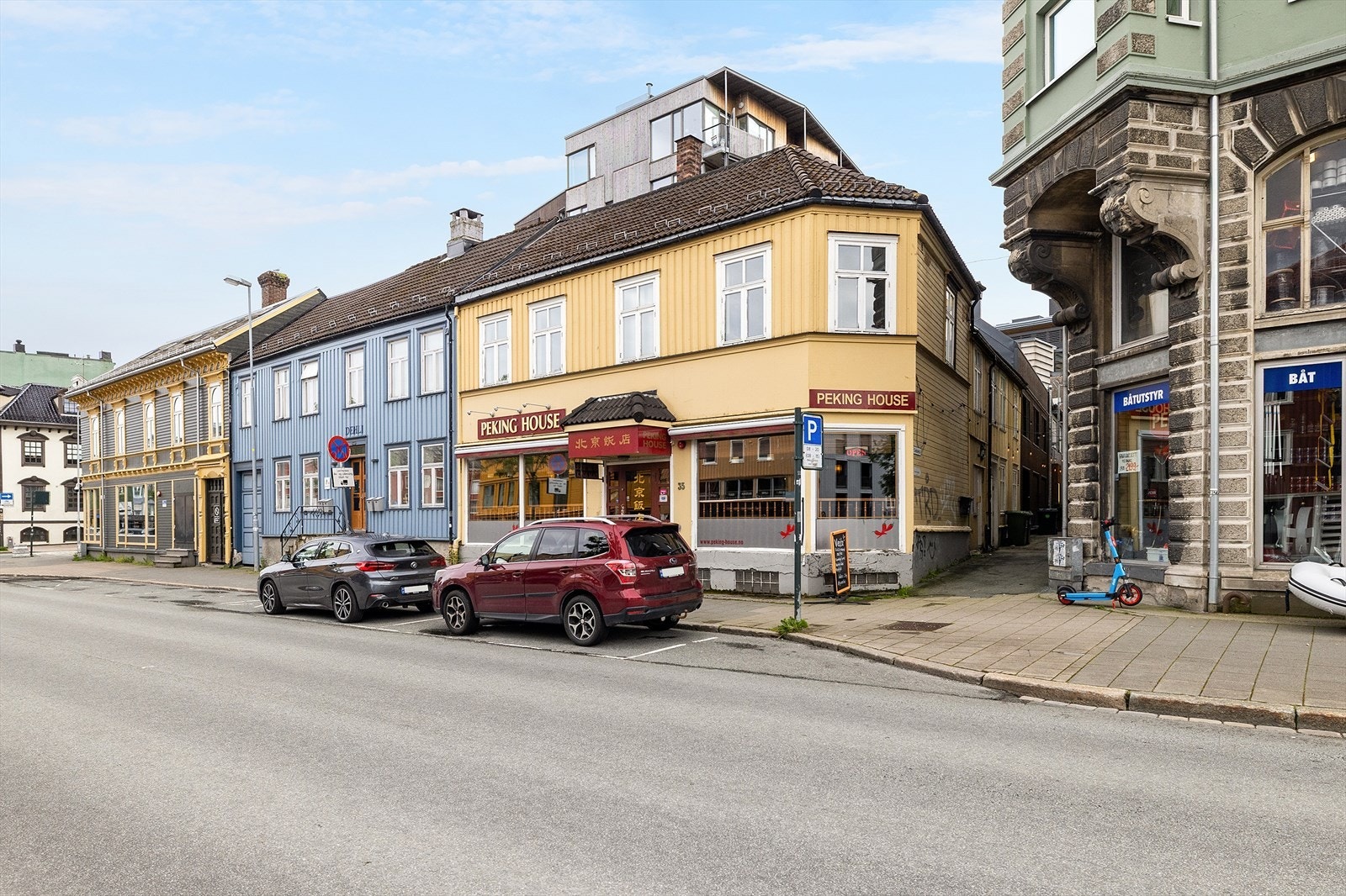 Bygård med restaurantlokale i 1 etasje og 3 hybler i 2 etasje. Galleribilde