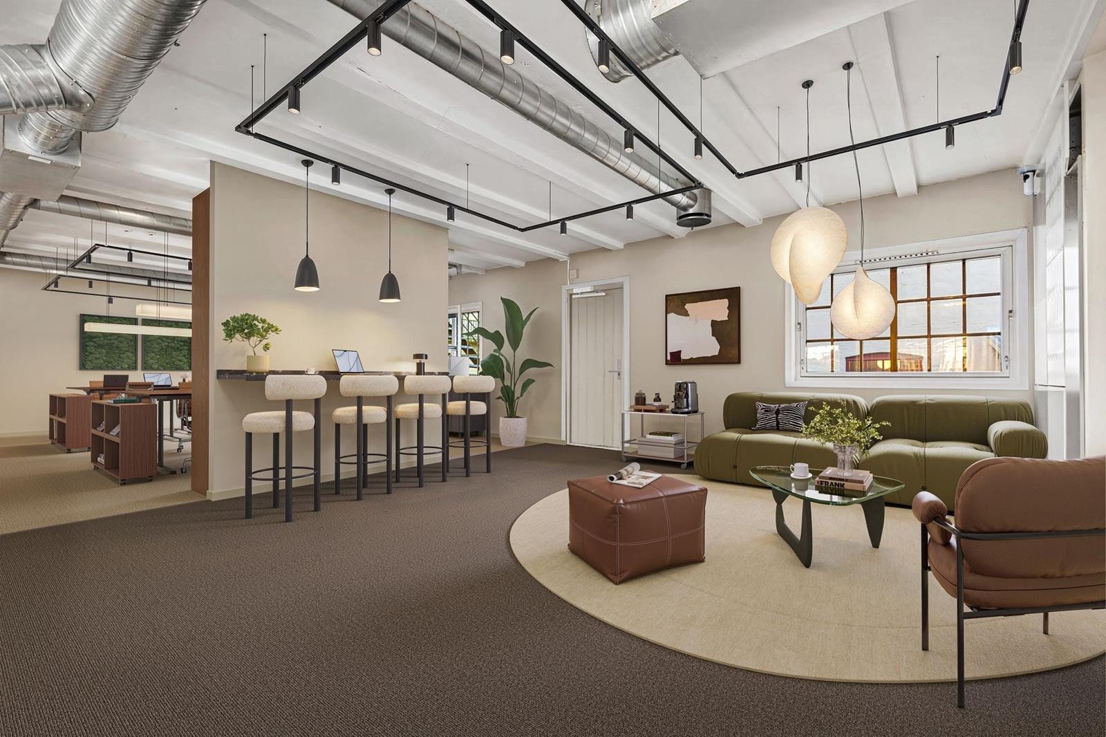 Stort og åpent kontor med mange muligheter. Her vises lounge område ved inngangspartiet Galleribilde