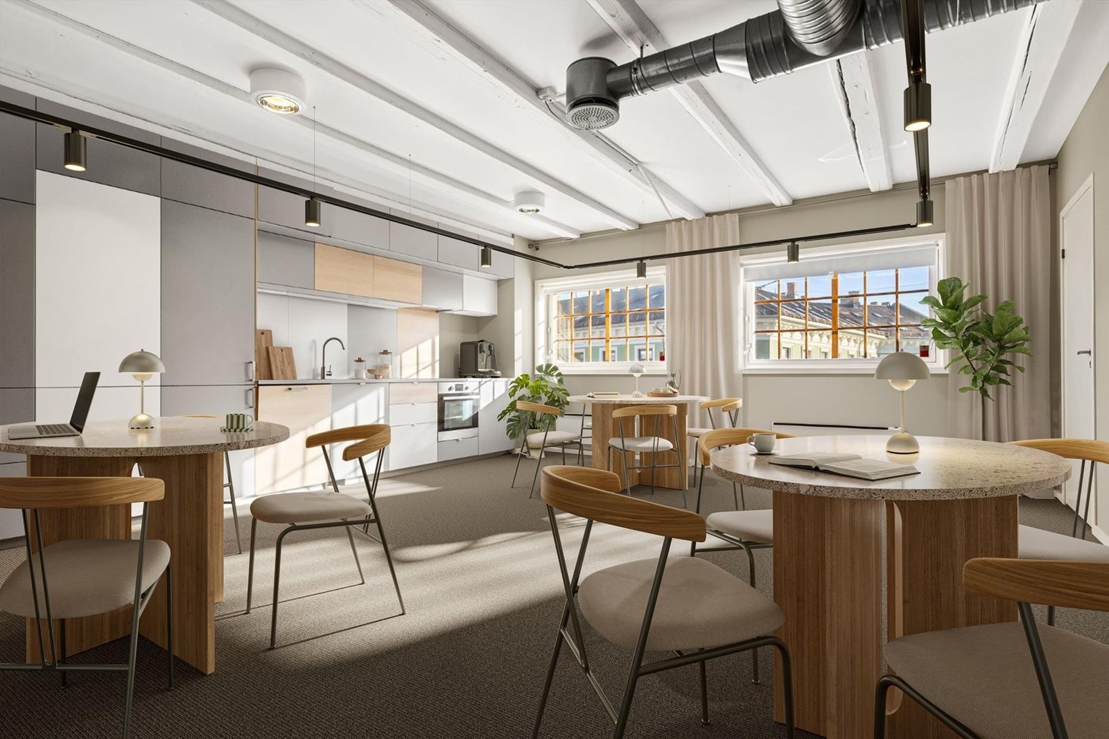 Kjøkken med alle fasiliteter. God plass til spisebord og sitteplasser Galleribilde