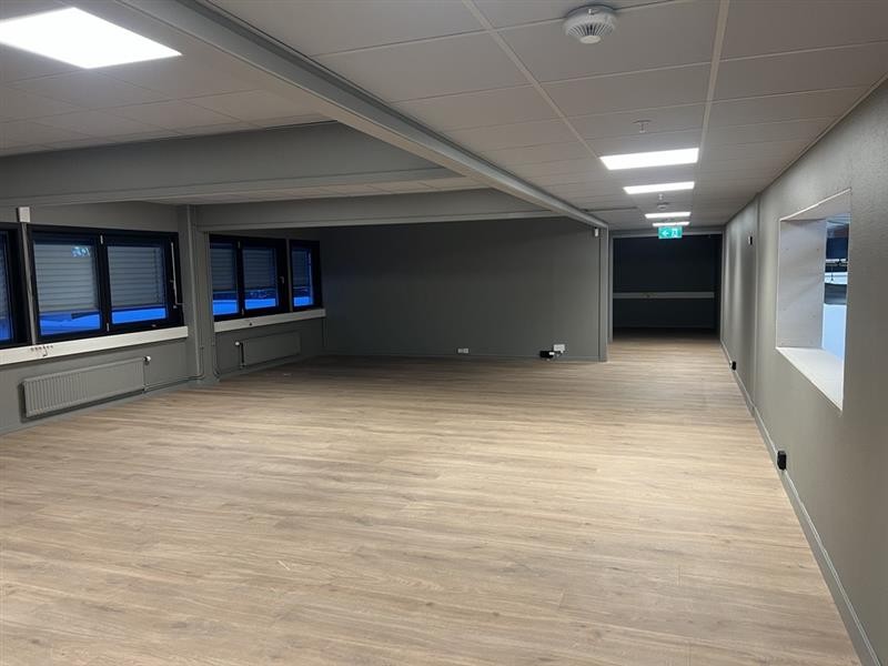 Tilhørende kontorfunksjoner med te-kjøkken og toalett Galleribilde