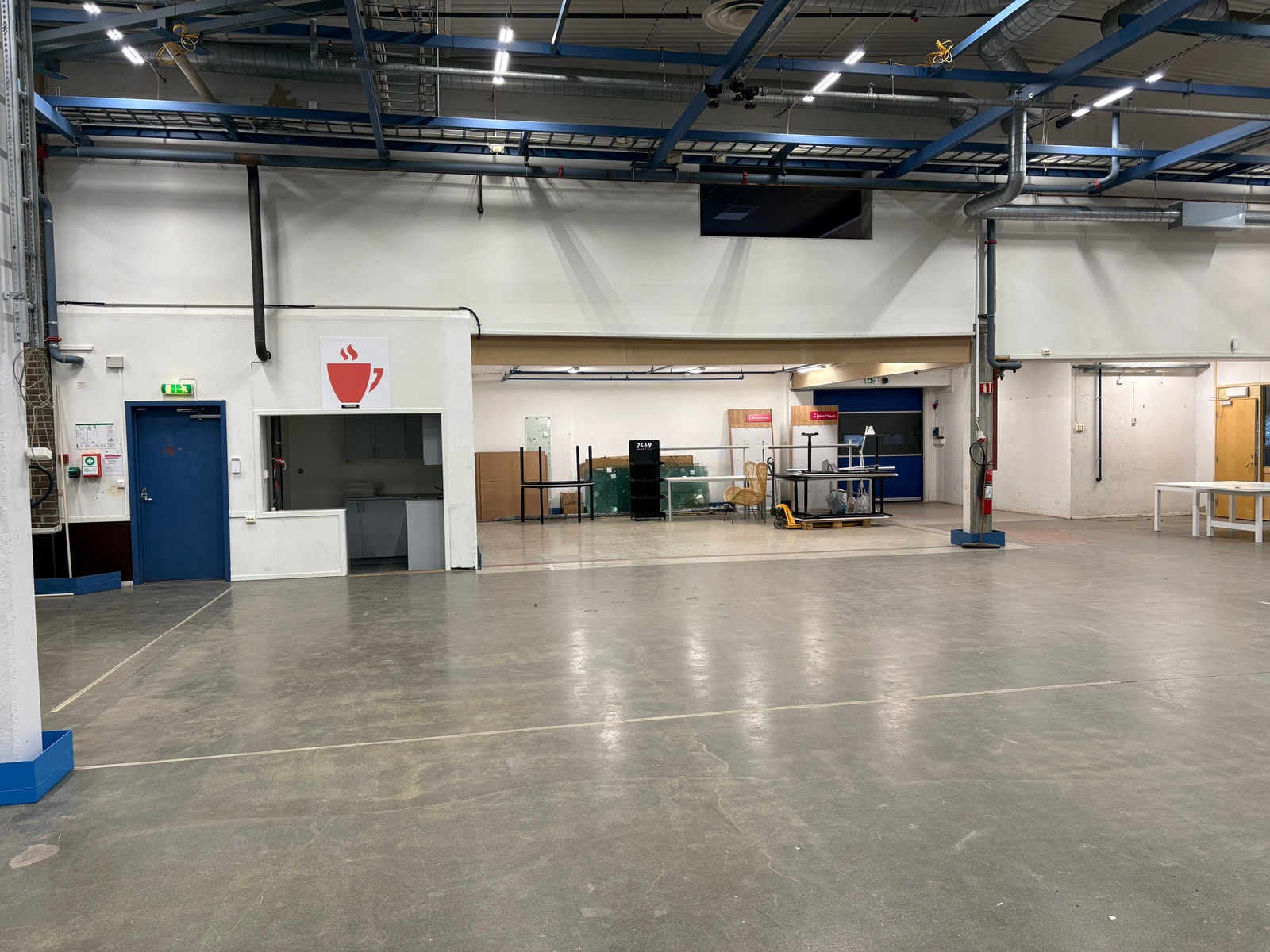 Reolsatt høytlager med tilgang til vareramper Galleribilde