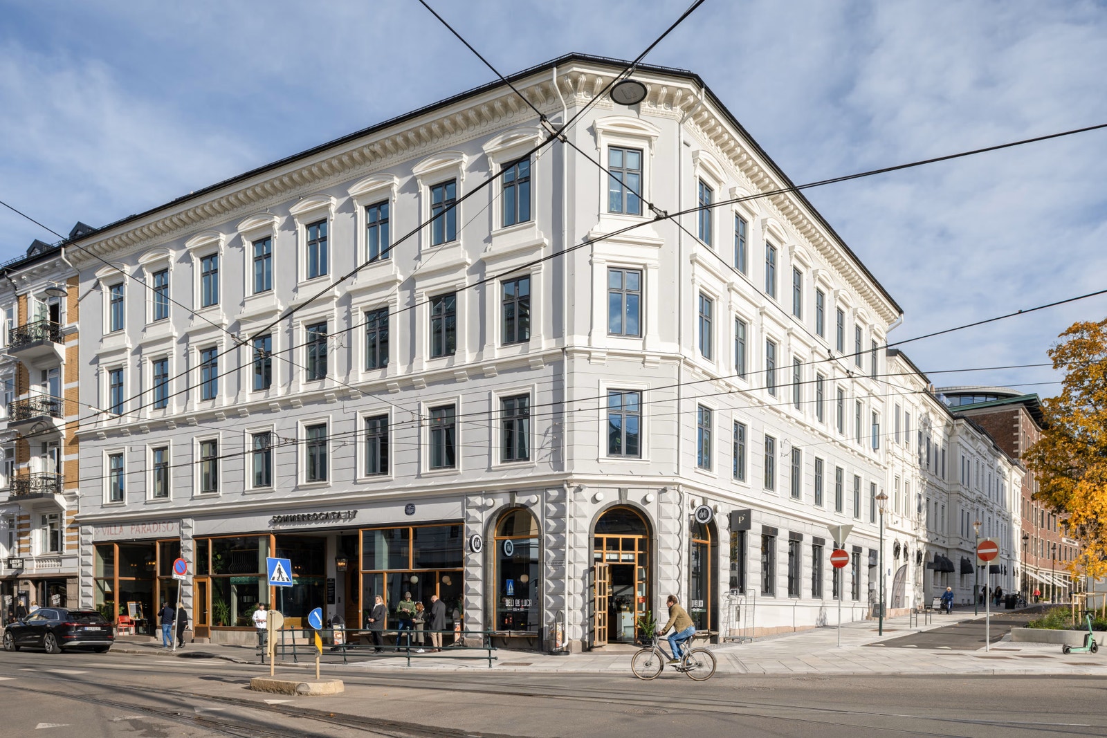 Inngangspartiet til Sommerrogata 17 ligger ut mot Frognerveien. Galleribilde