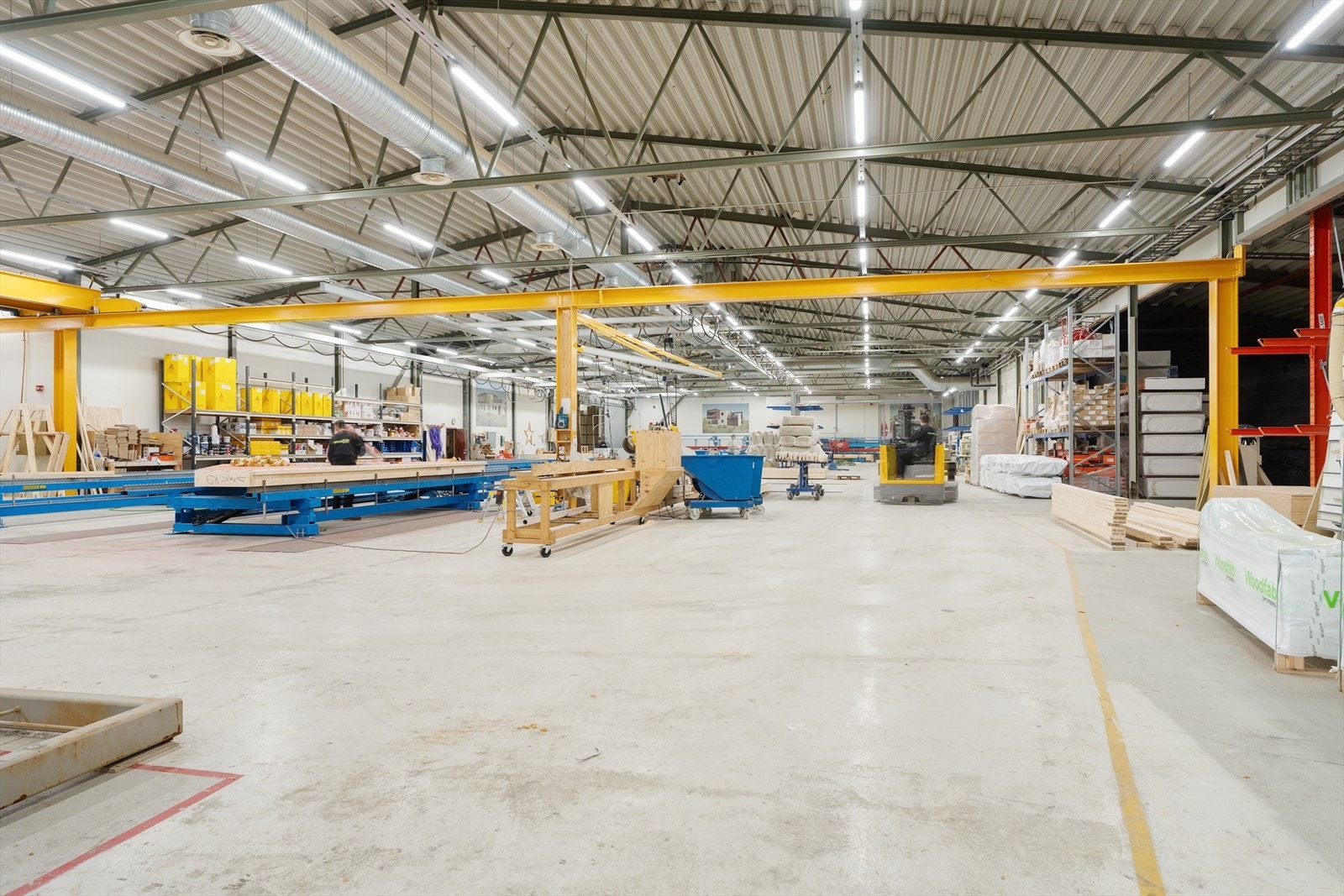 Moderne industrihaller med stort areal og god takhøyde Galleribilde