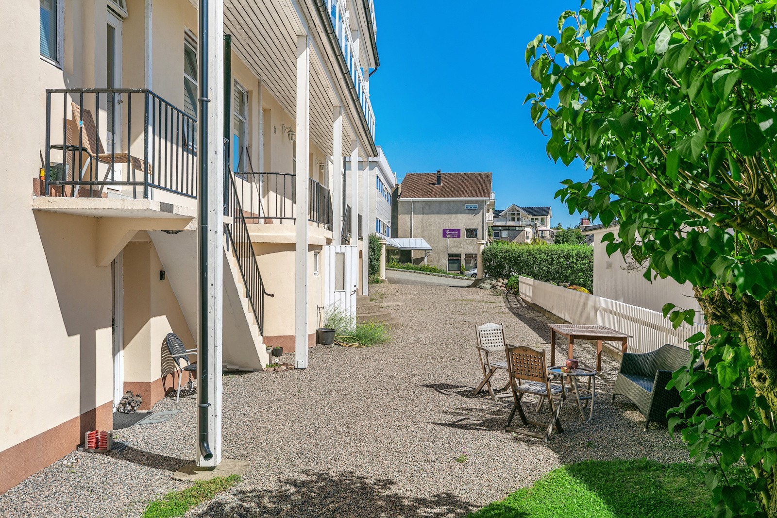 Bakgården Galleribilde