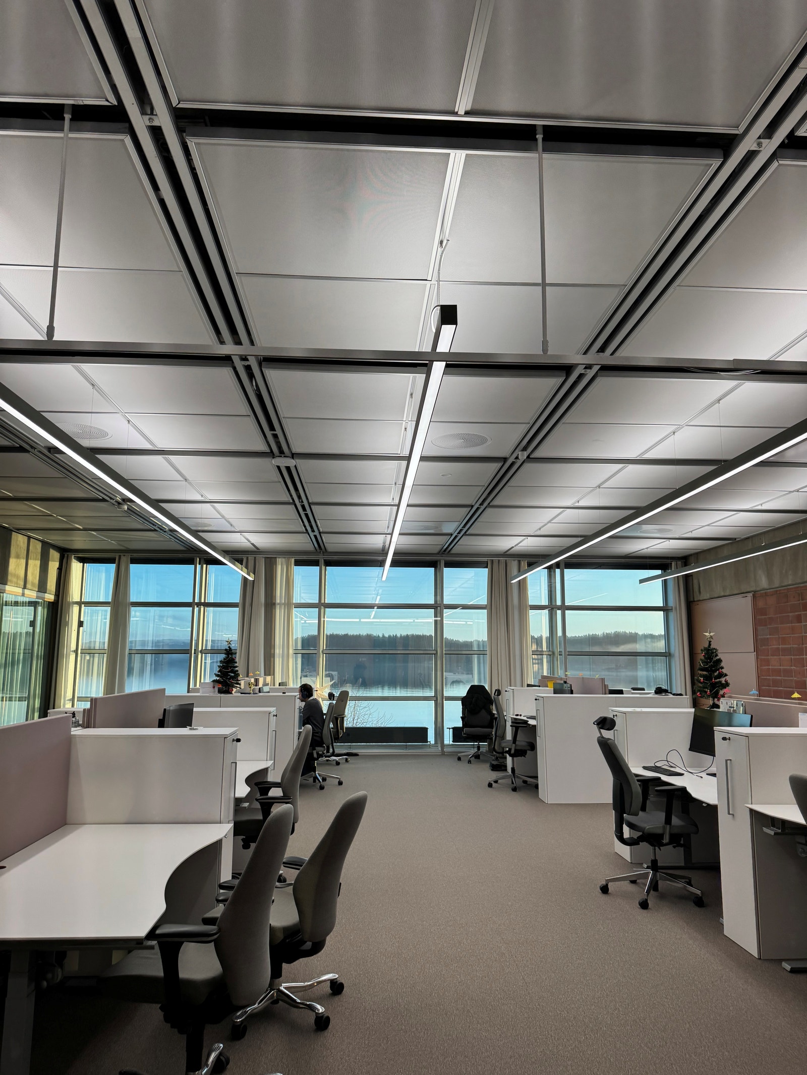 Åpent kontorfellesskap med mulighet for ommøblering etter eget ønske. Galleribilde