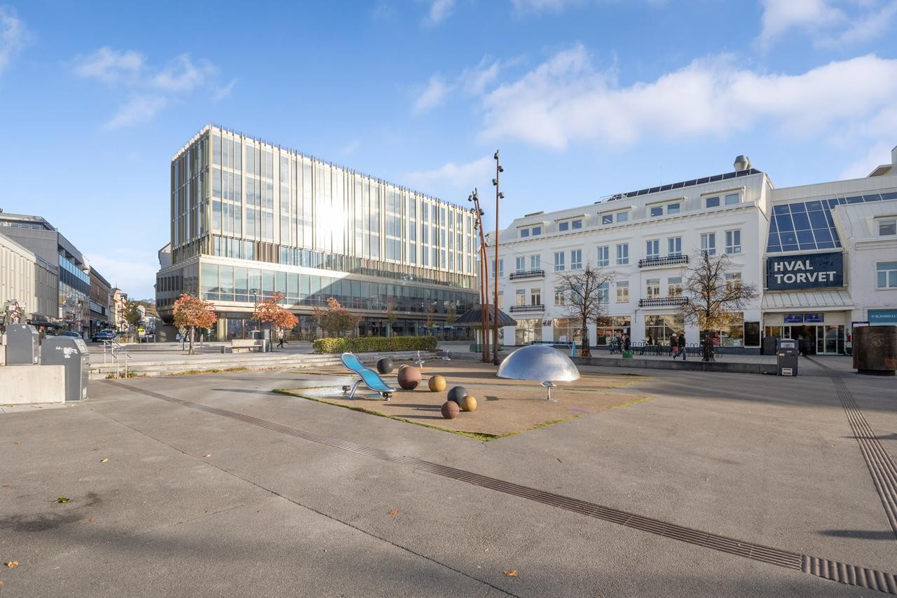 100 m til byens torg og Hvaltorget Kjøpesenter Galleribilde