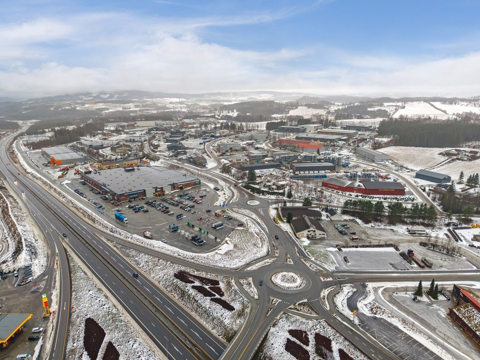 Rundkjøring sørgående E6 Rudshøgda Galleribilde