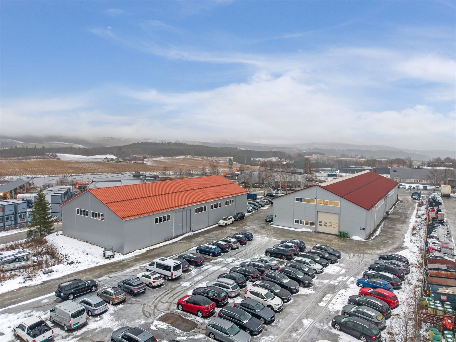 7B - 800 kvm hall til venstre, 1200 kvm hall til høyre Galleribilde