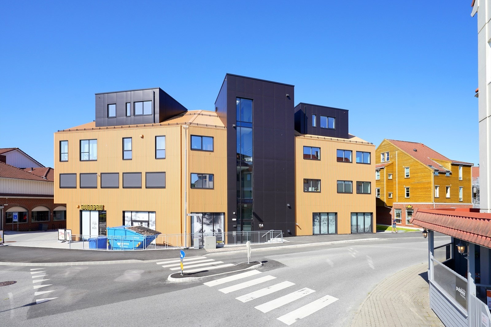 Seksjonen har god adkomst med direkte inngang fra gatenivå og videre heisadgang til 3. etasje. Galleribilde