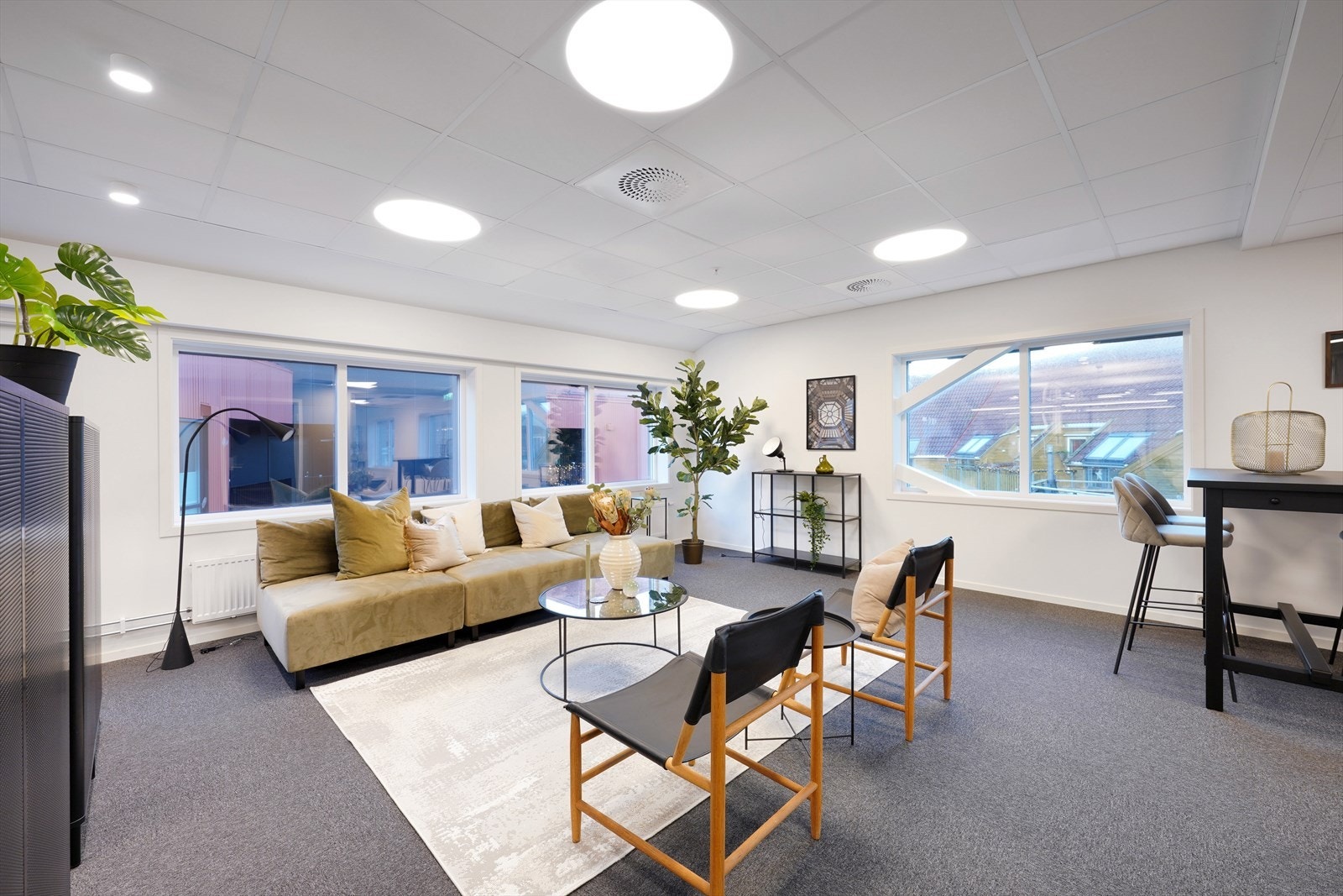 Det er vannbåren varme via radiator. Galleribilde