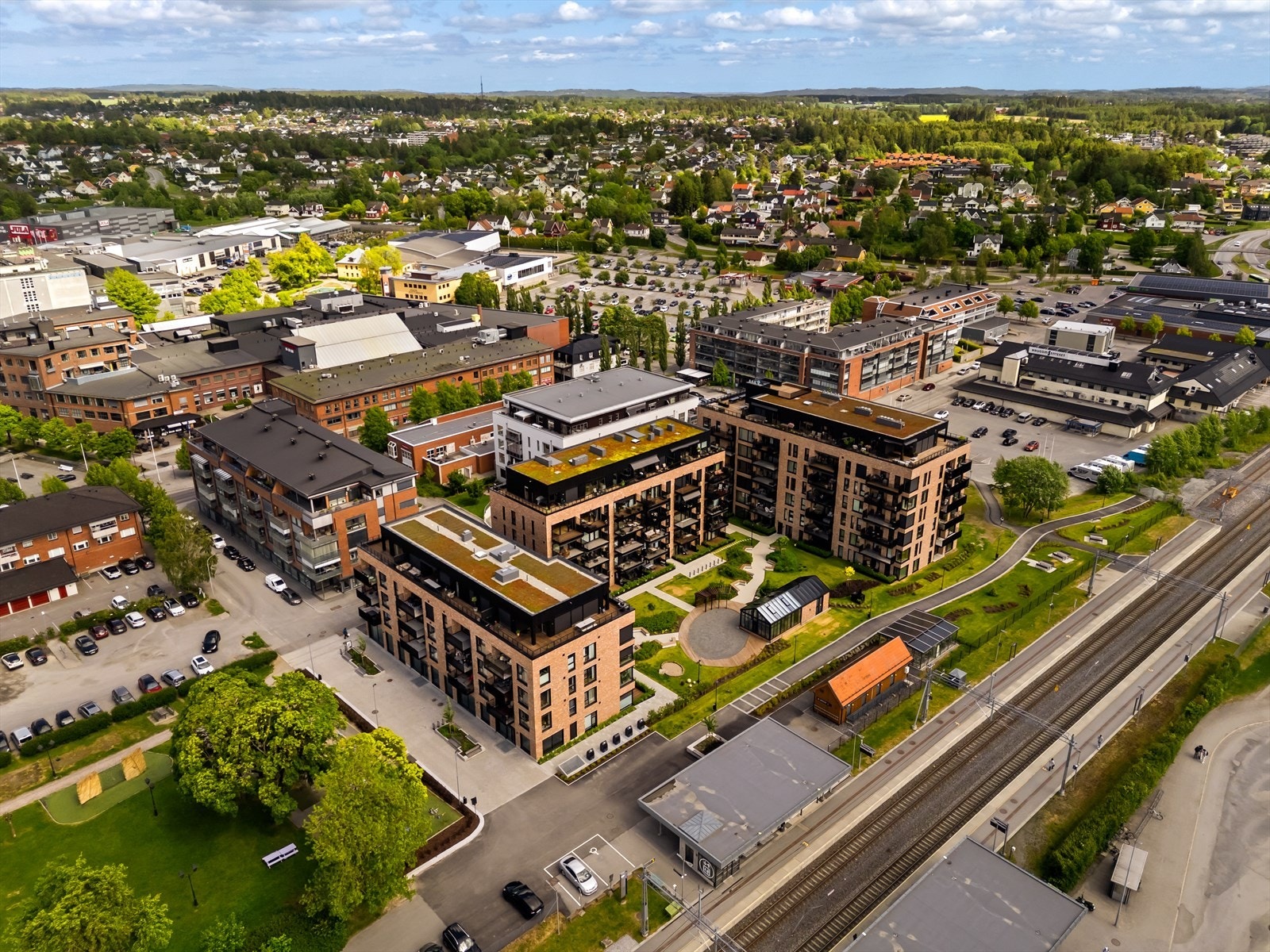 Eiendommen ligger i praksis på Askim stasjon som er et velbenyttet kollektivknutepunkt i regionen Galleribilde