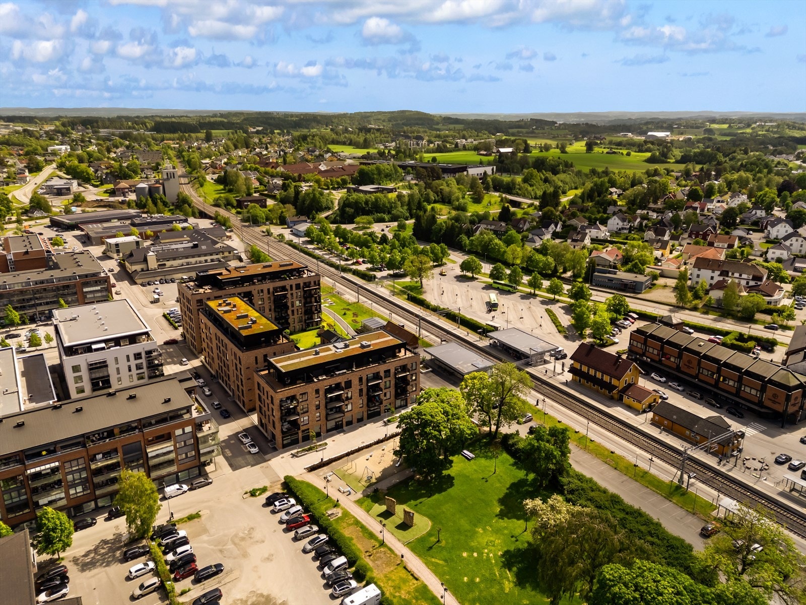 Eiendommen ligger i praksis på Askim stasjon som er et velbenyttet kollektivknutepunkt i regionen Galleribilde
