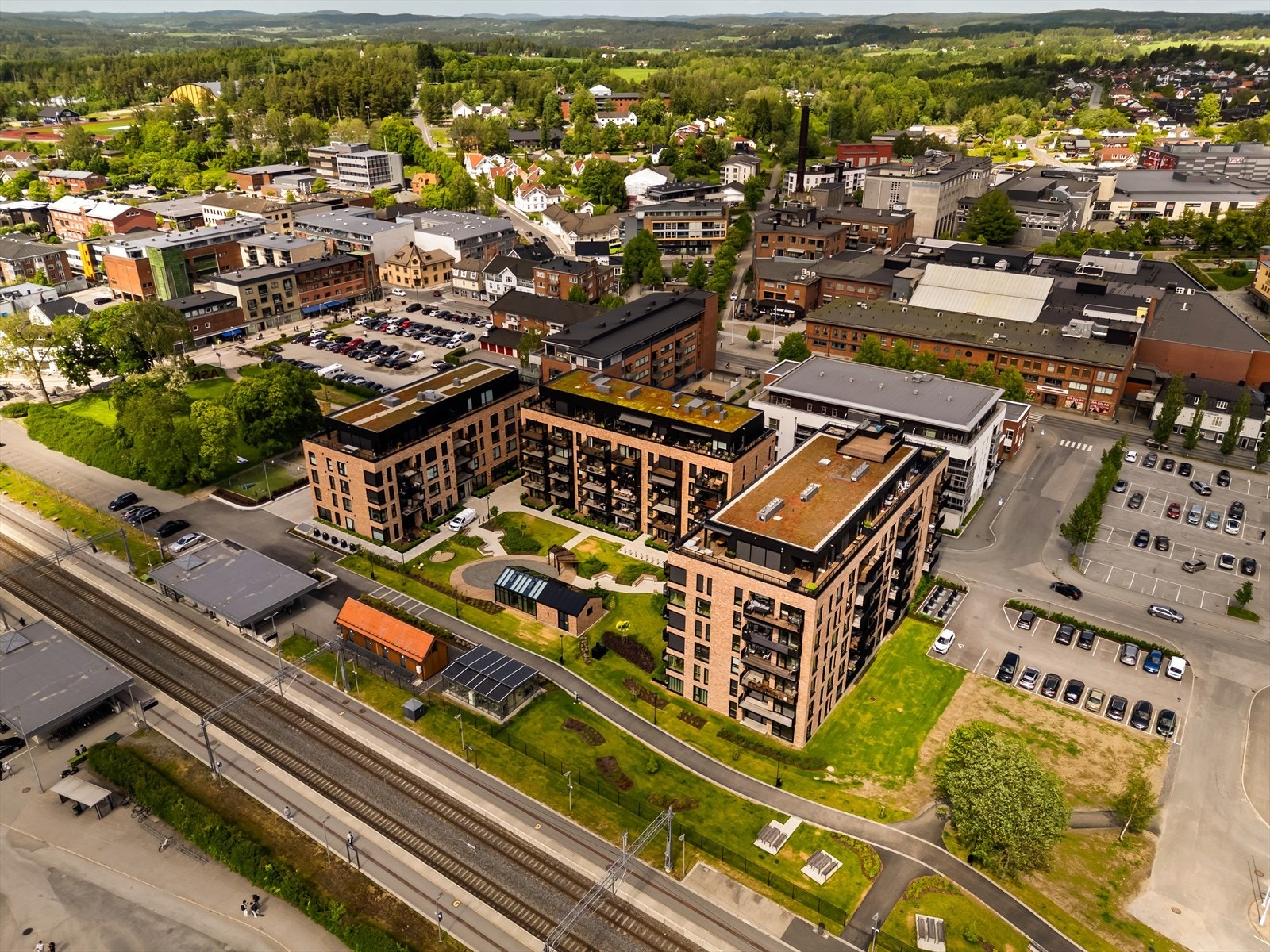 Eiendommen ligger i praksis på Askim stasjon som er et velbenyttet kollektivknutepunkt i regionen Galleribilde