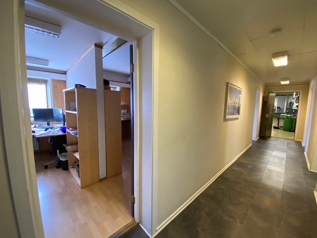 kontor og gang.jpg Galleribilde