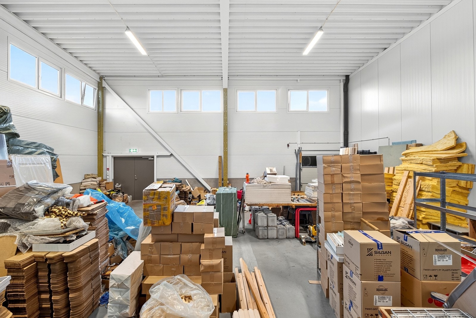 Dersom man ønsker reseksjonering får man et lager på ca. 143 kvm med mulighet for full innredning av mesanin. Galleribilde