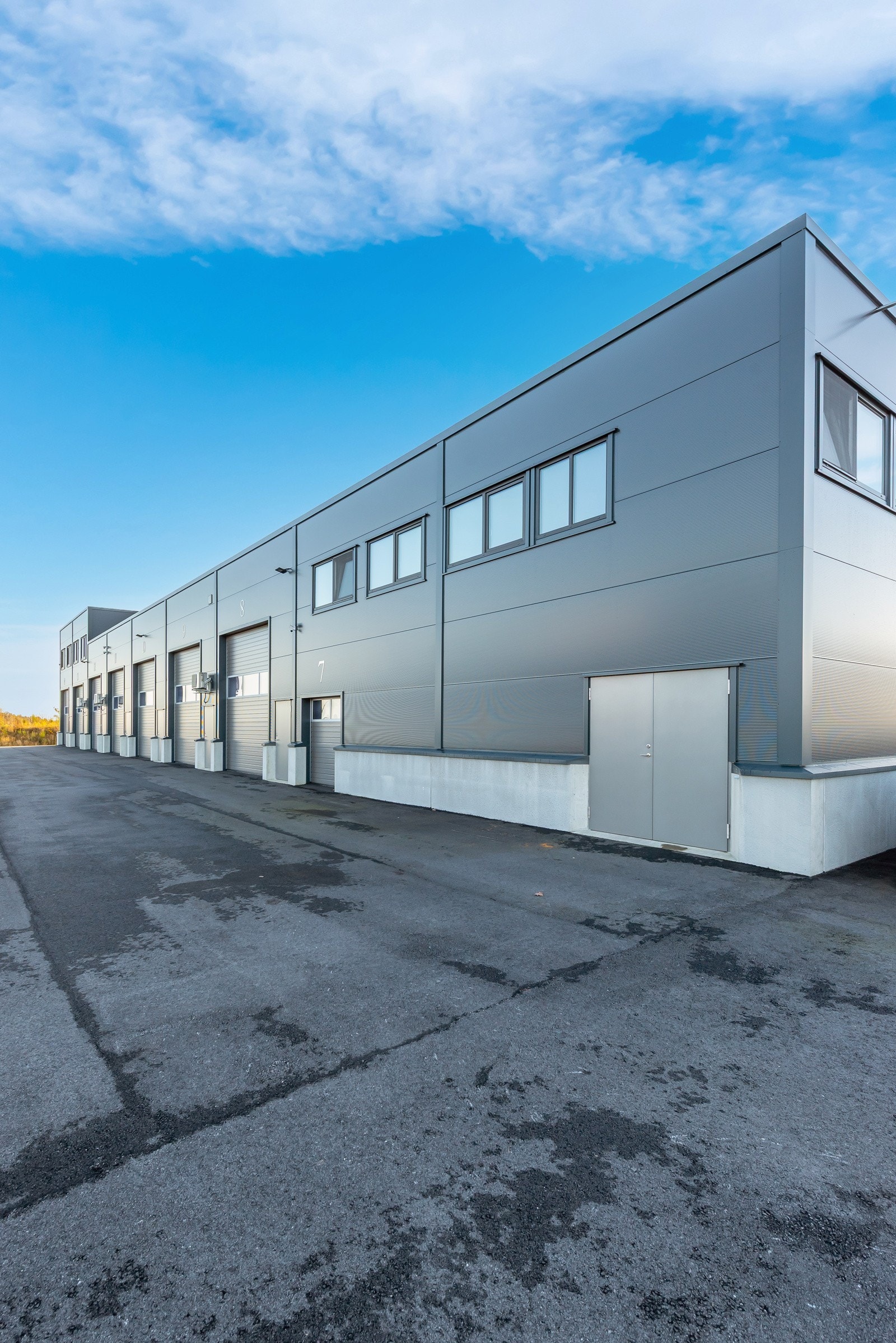 Godkjent med full utnyttelse av mesaninen. Mulighet for utvendig adkomst via trapp. Galleribilde