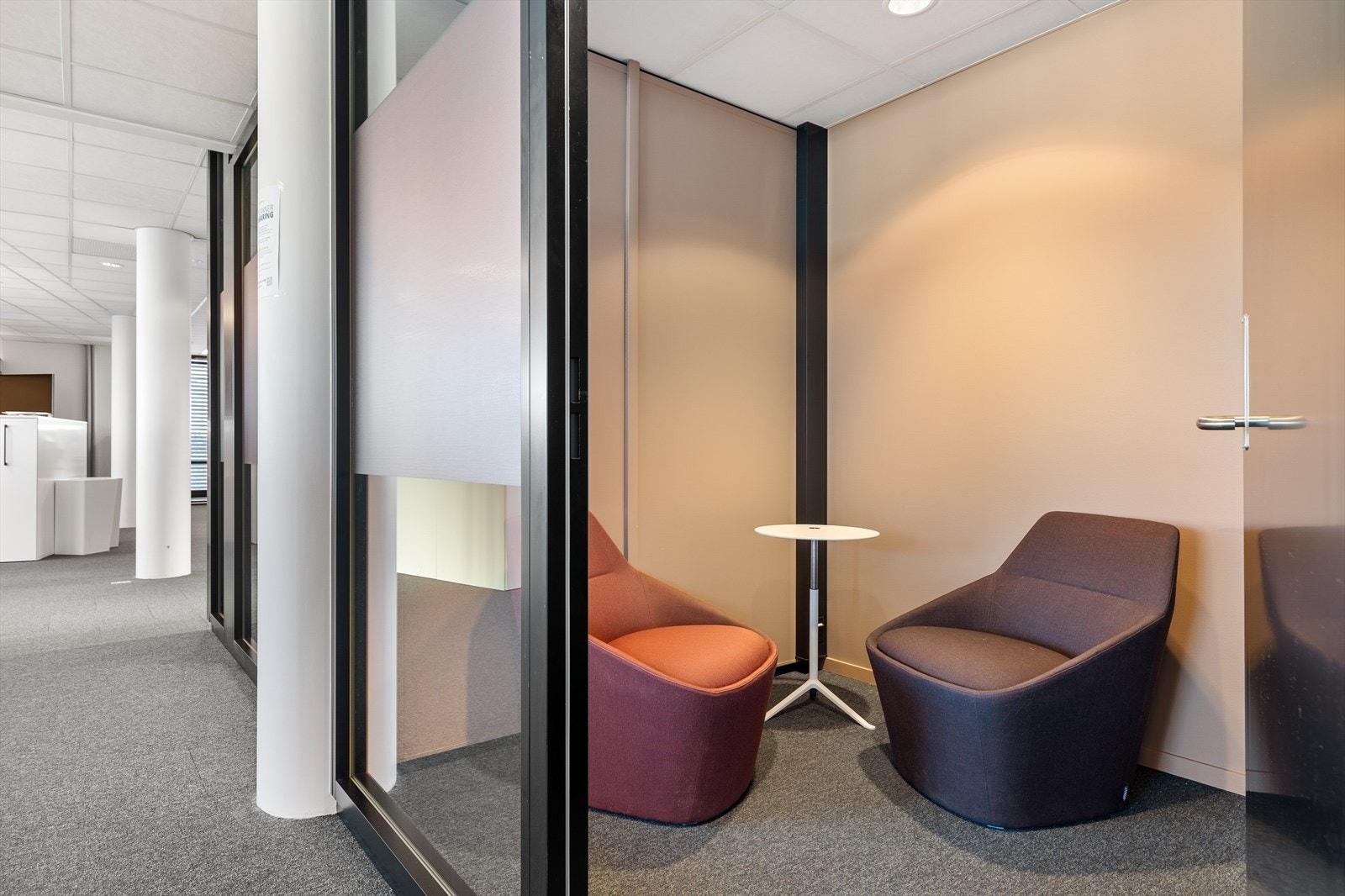 Støttefunksjoner er plassert i kjernen i tilknytting til arbeidsplassene. Galleribilde