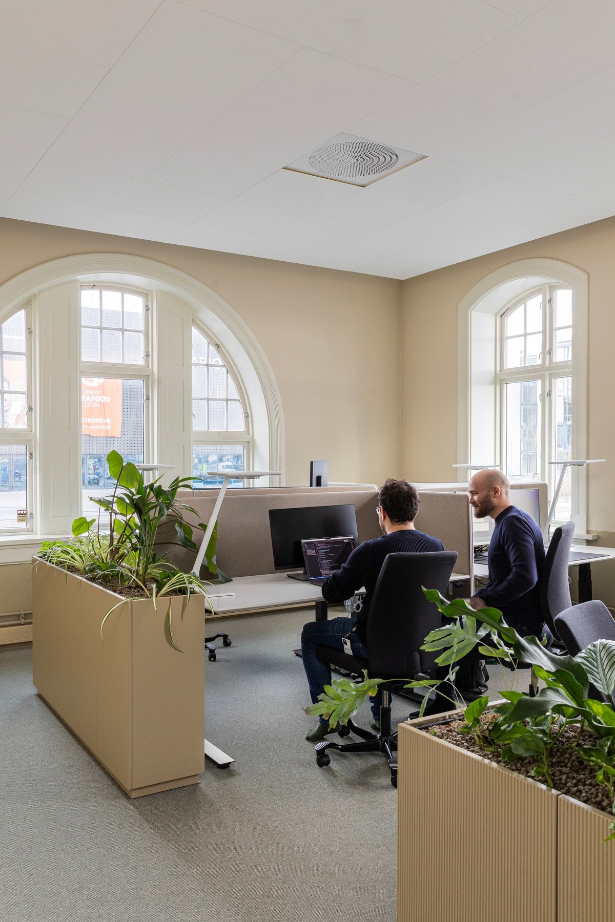 Lokalene tilbys leid møblert som vist på bildene. Galleribilde