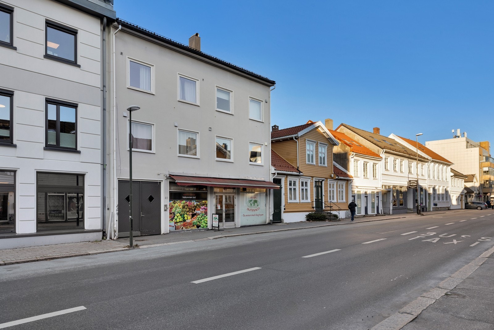 Sentralt beliggende i Henrik Wergelandsgate med kort vei til alle fasiliteter. Galleribilde