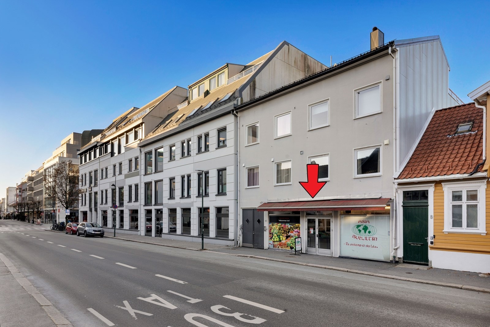 Eiendomsmegler Norge Næring har gleden av å presentere for salg i Kvadraturen en butikk i 1.etg som i dag er i bruk som dagligvare. Galleribilde