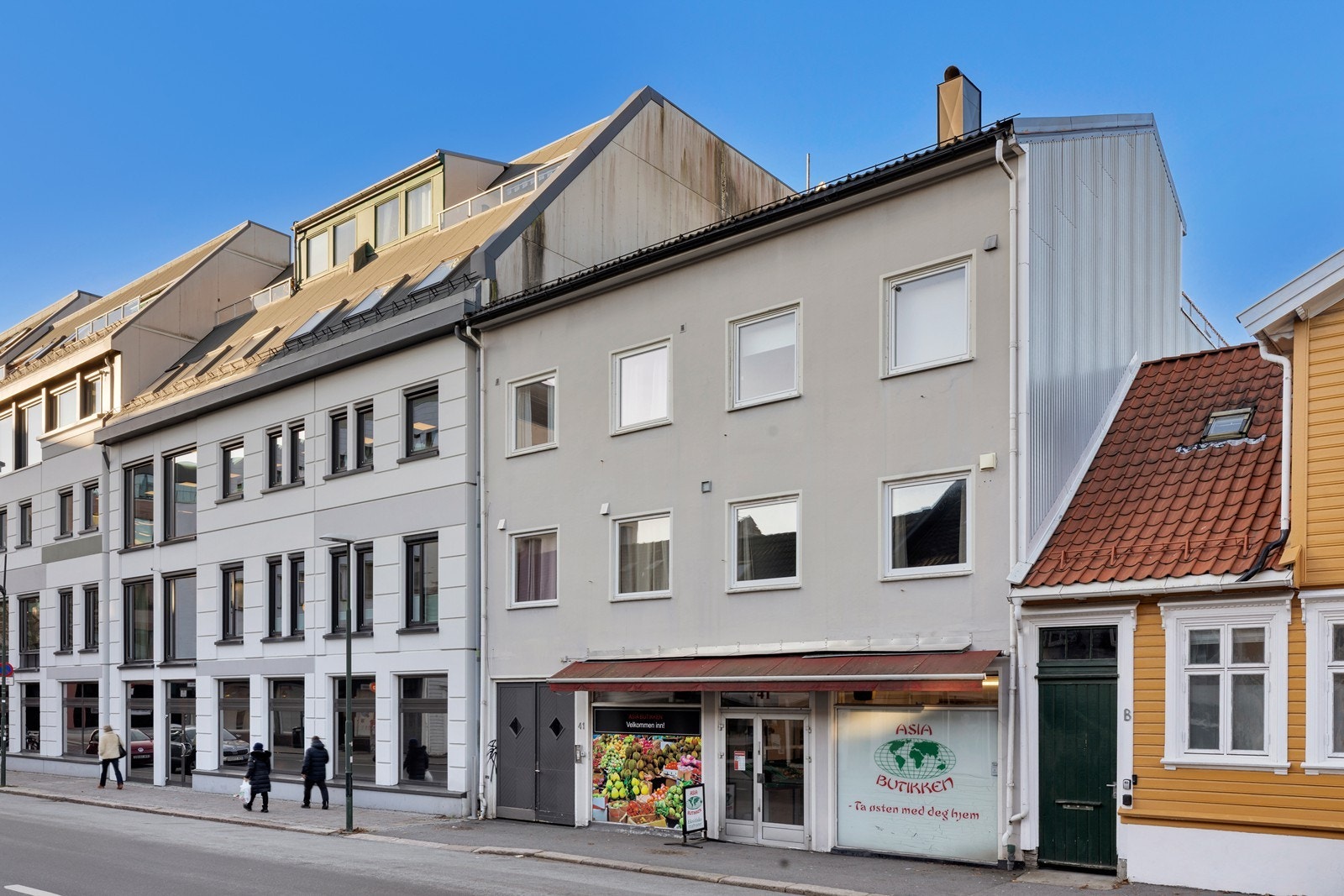 Ca. 180 m2 hvor av butikk er på ca. 105 m2 og lager i u.etg på ca. 75 m2. Galleribilde