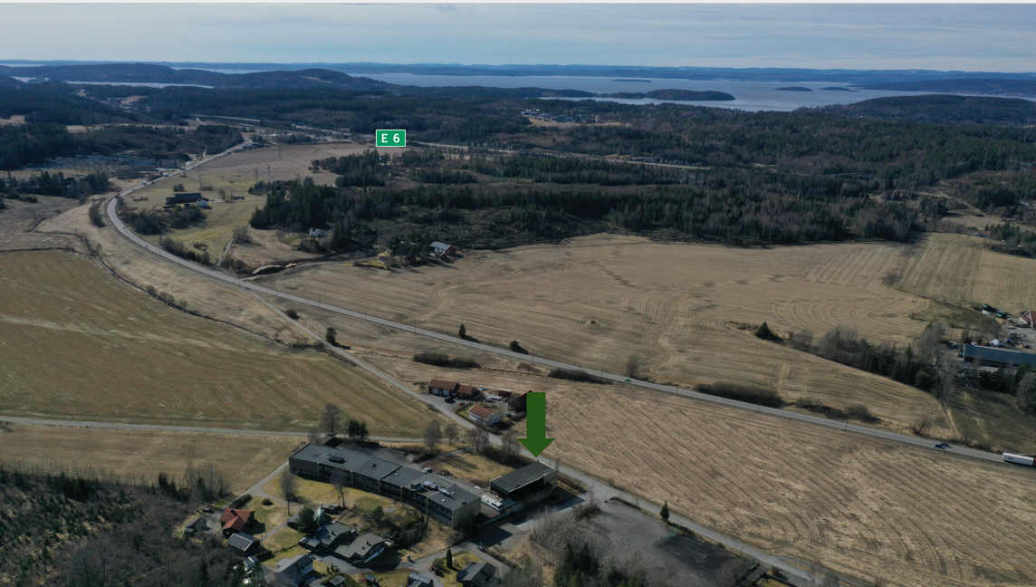 Sentralt plassert tomt ved E6 klar for utvikling - maksimal utnyttelse - 49%. Galleribilde