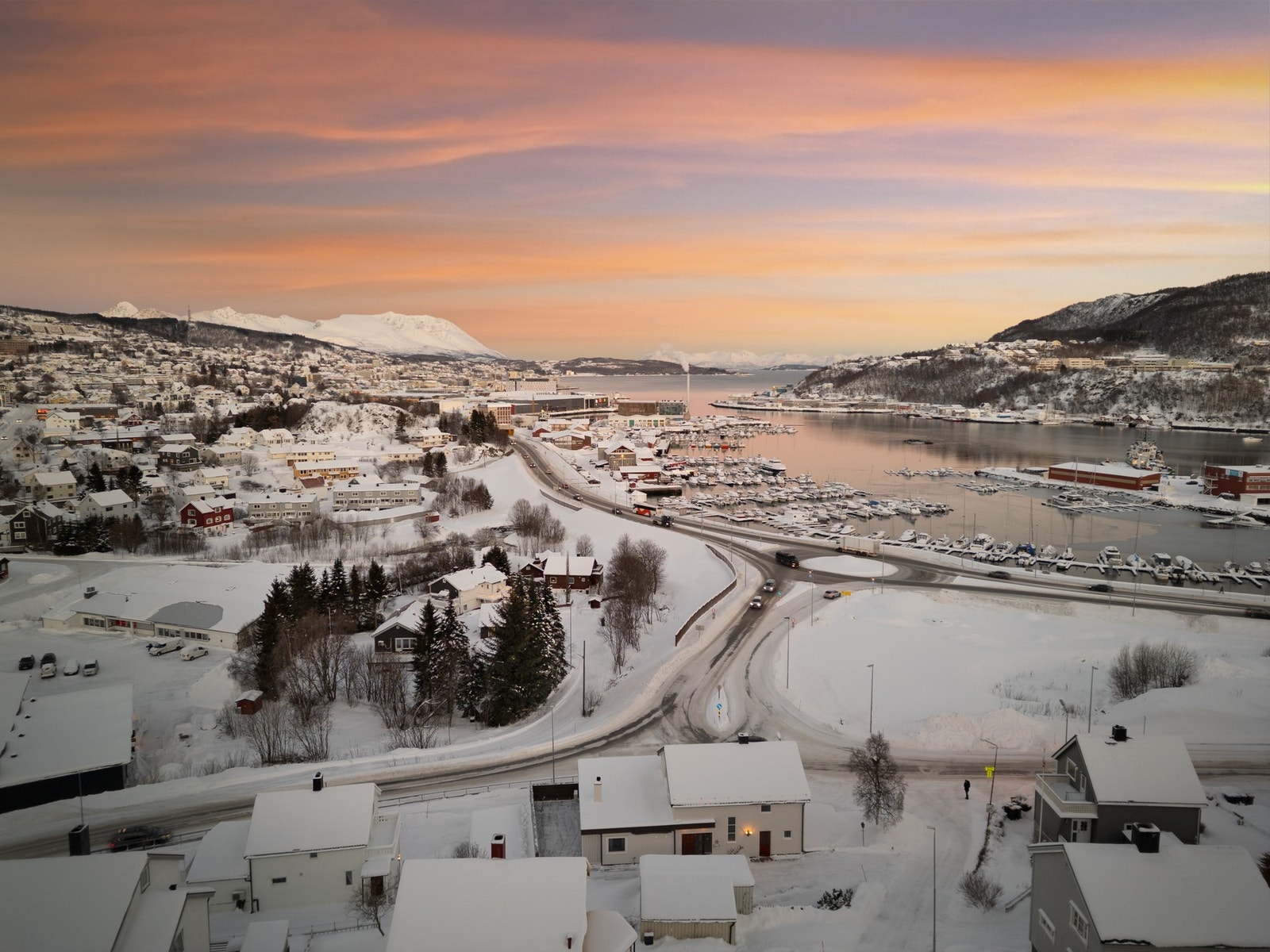 Sentralt beliggende kombinasjonseiendom med butikklokale og bolig Galleribilde
