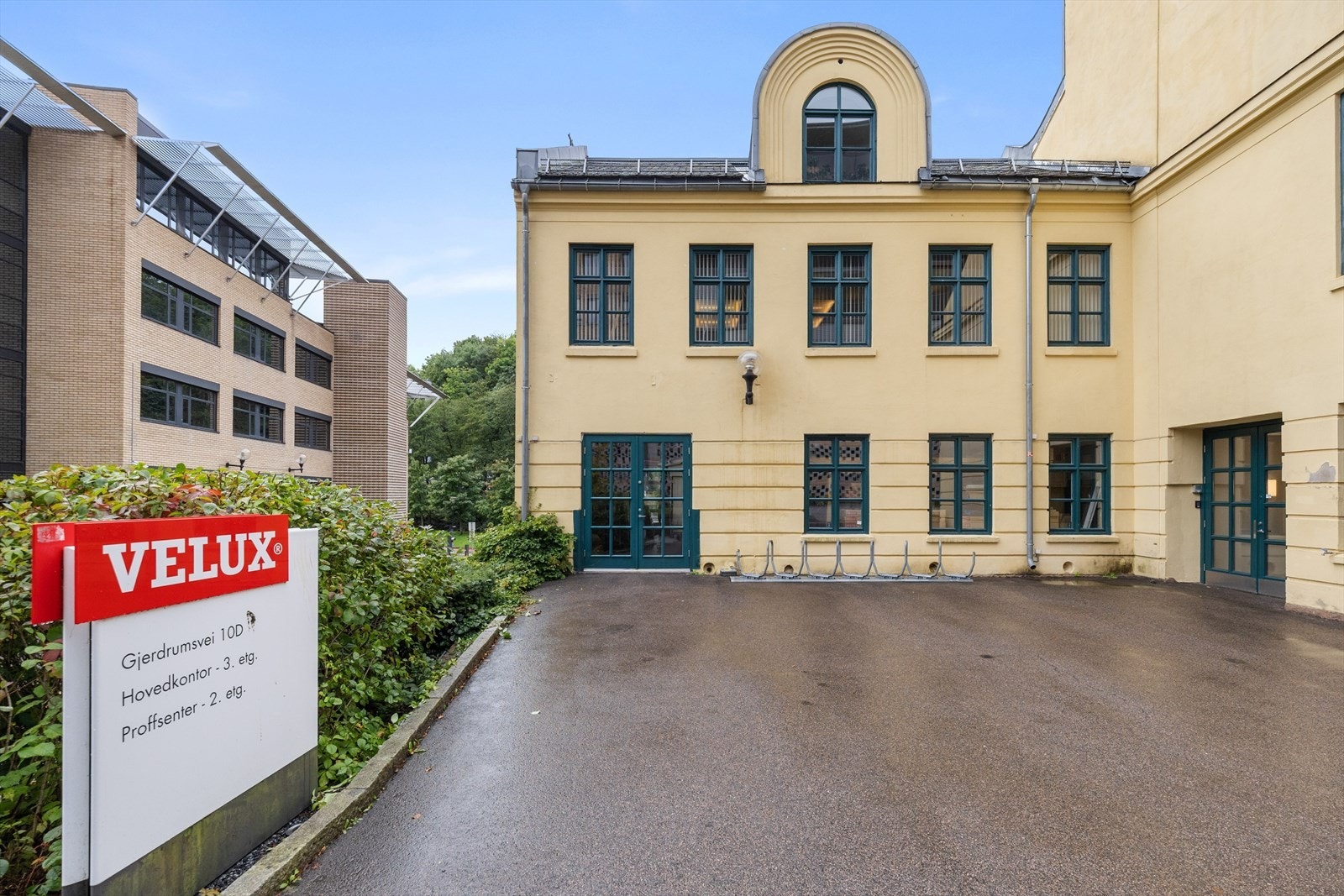 Sidebygning ca BTA 383 kvm kan leies separat. Galleribilde