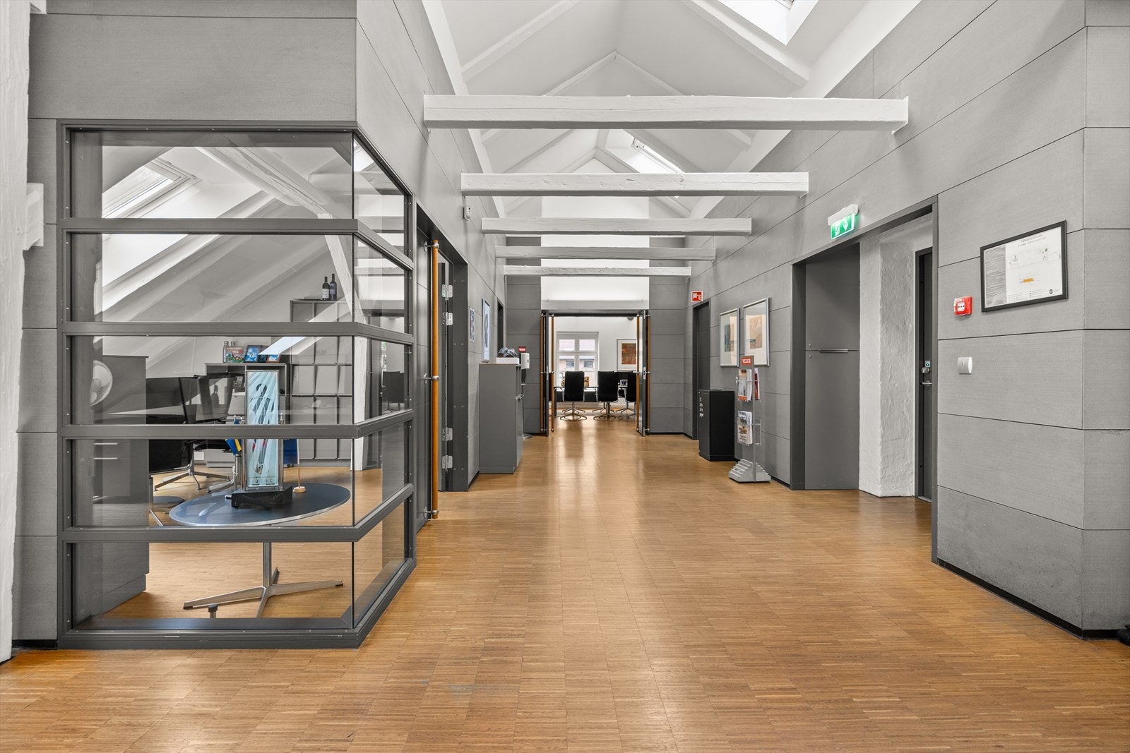 Div. møterom, kontorer og kjøkken/spiserom. Galleribilde