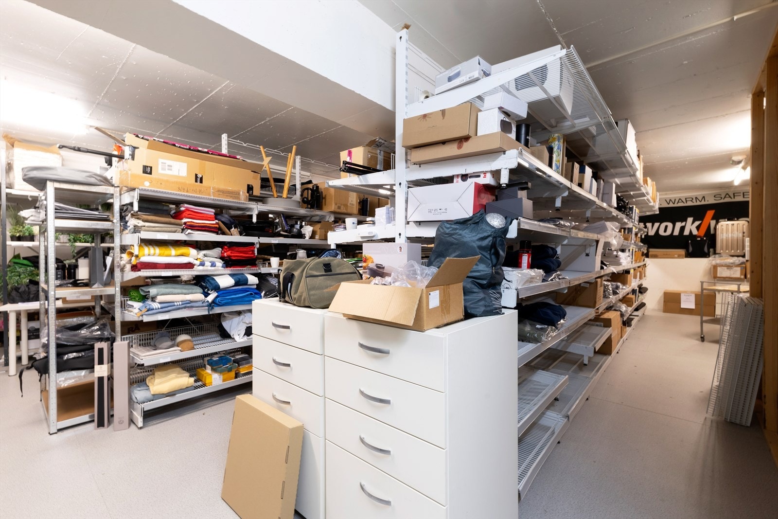 Lager mesanin Galleribilde