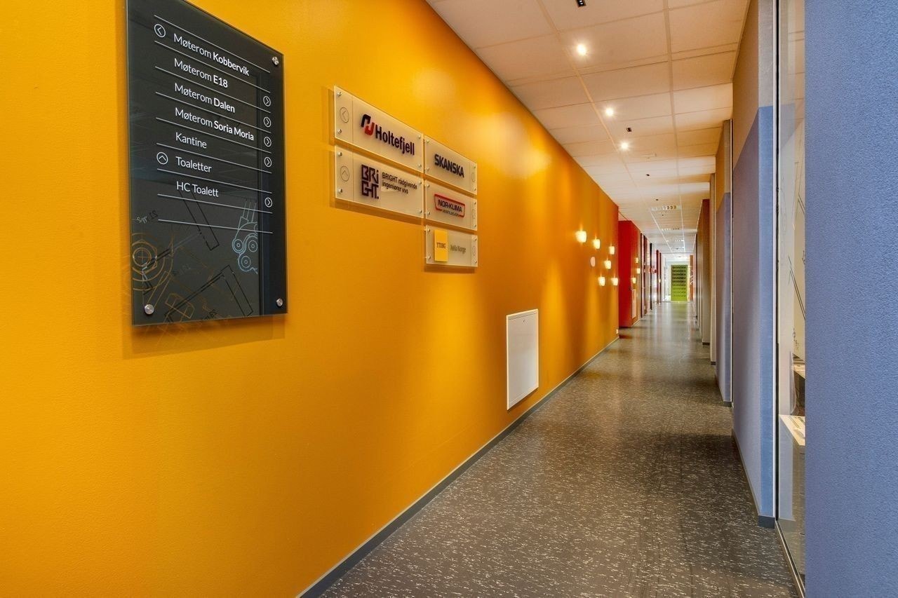 989_1888650461.jpg Galleribilde