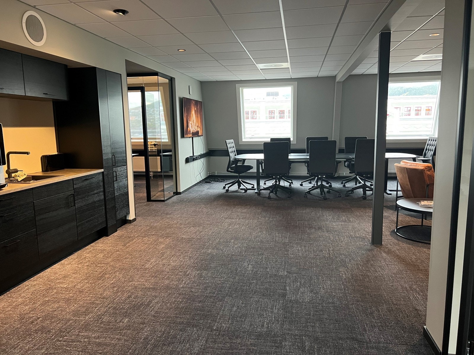 437_1065798047.jpg Galleribilde