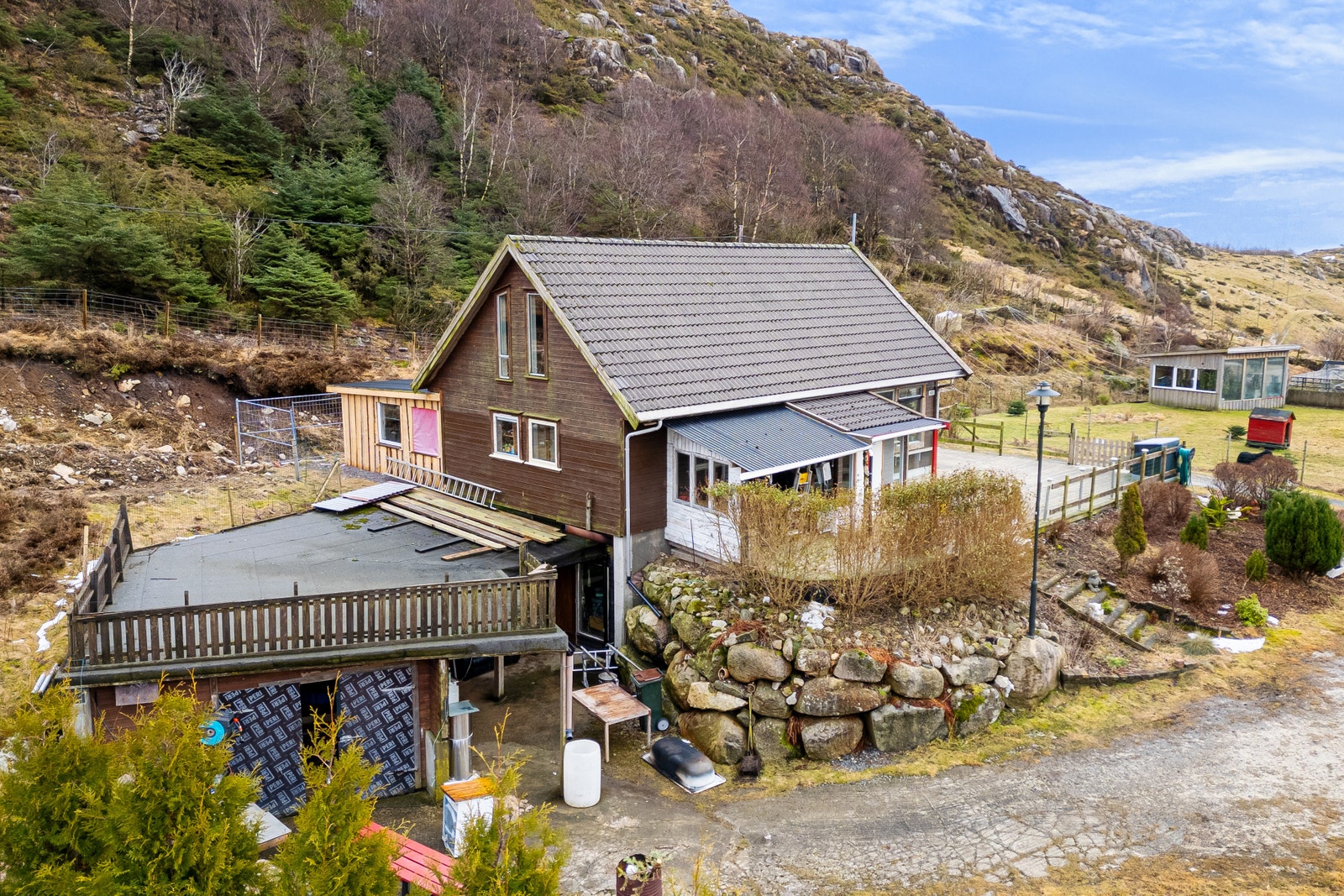 Driftsbygning som er innredet og i bruk til boligformål (ulovlig bruk) Galleribilde