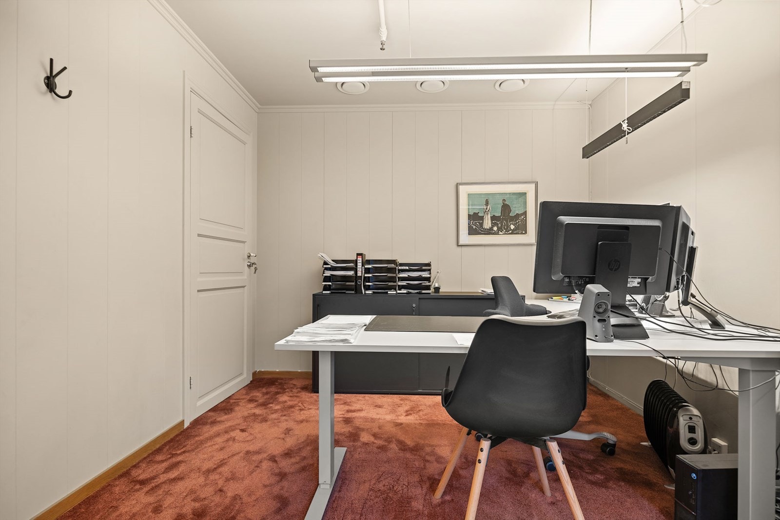 Kontorene er av ulike størrelser der alle har plass til kontorpult, oppbevaringsmøblement og annet inventar Galleribilde