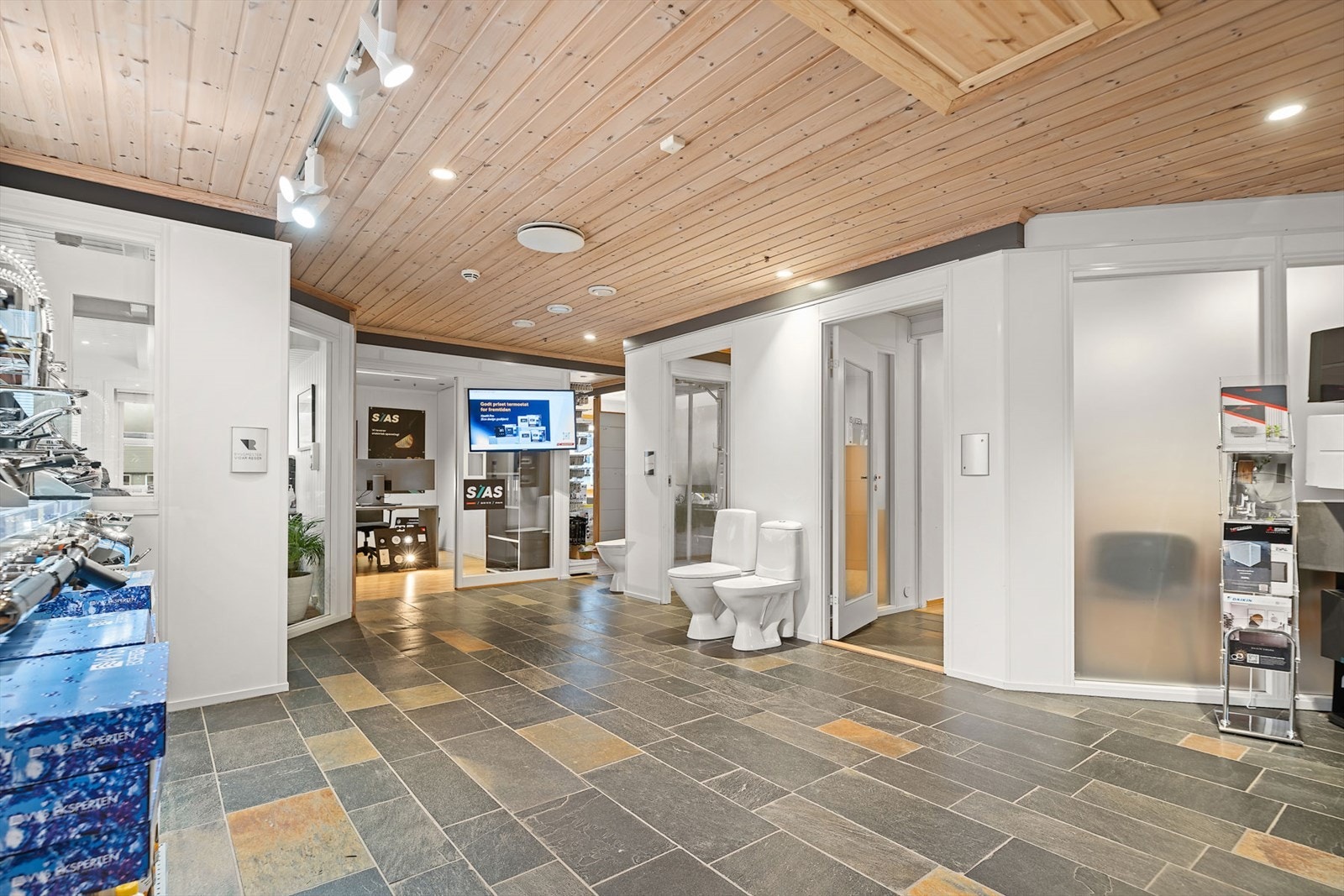 Det er også et åpent showroom hvor du kan vise frem dine produkter og tilbud! Galleribilde