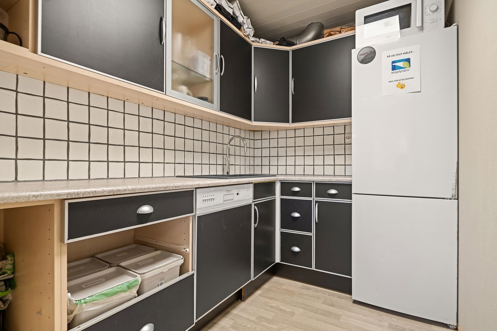 Det er enkle kjøkkenfasiliteter i lokalet Galleribilde