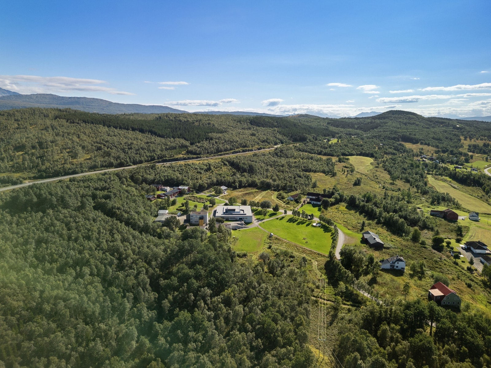 Beliggenheten kombinerer rolige omgivelser med god tilgjengelighet Galleribilde