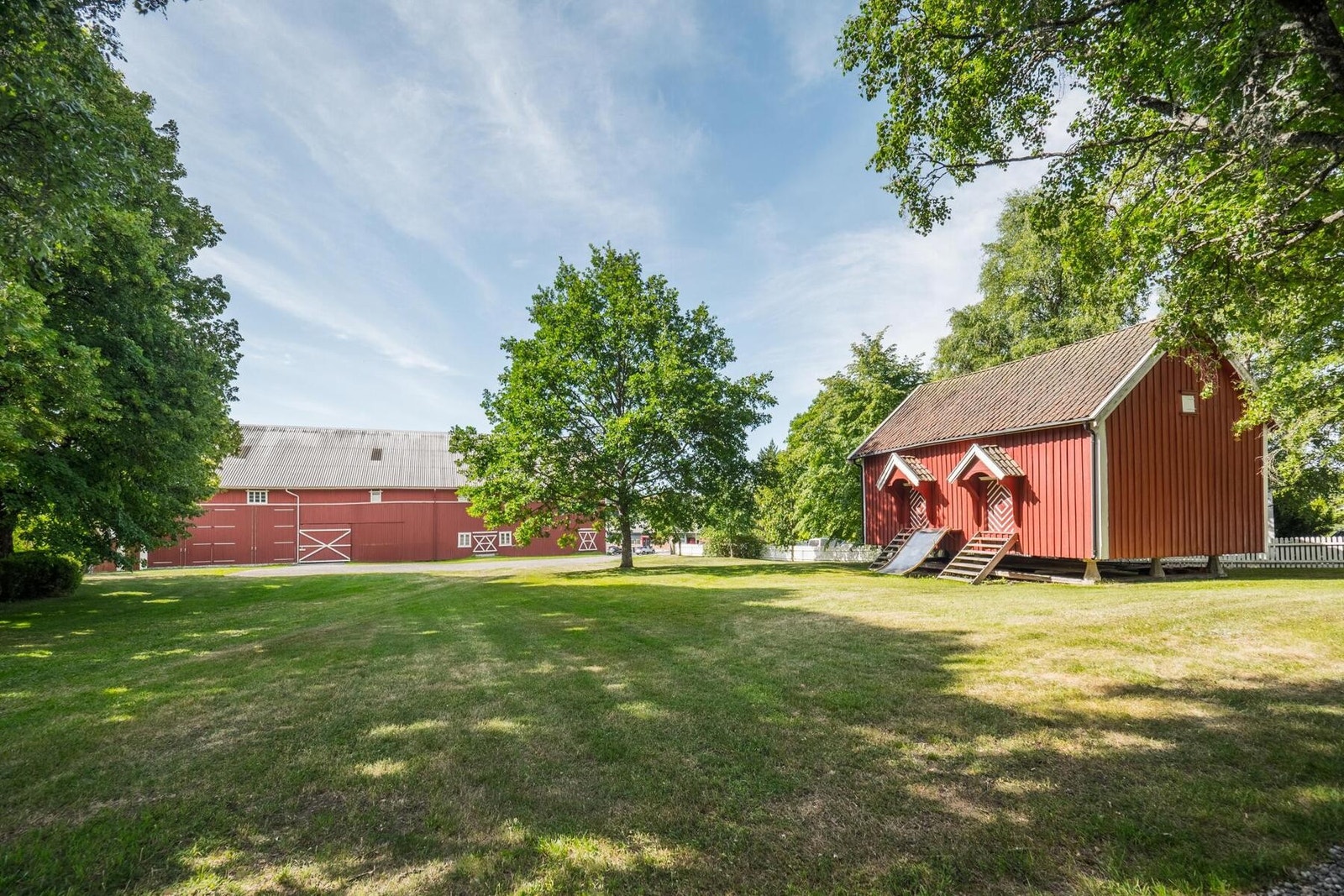 Låven sett fra det fradelte tunet som skal bevares Galleribilde