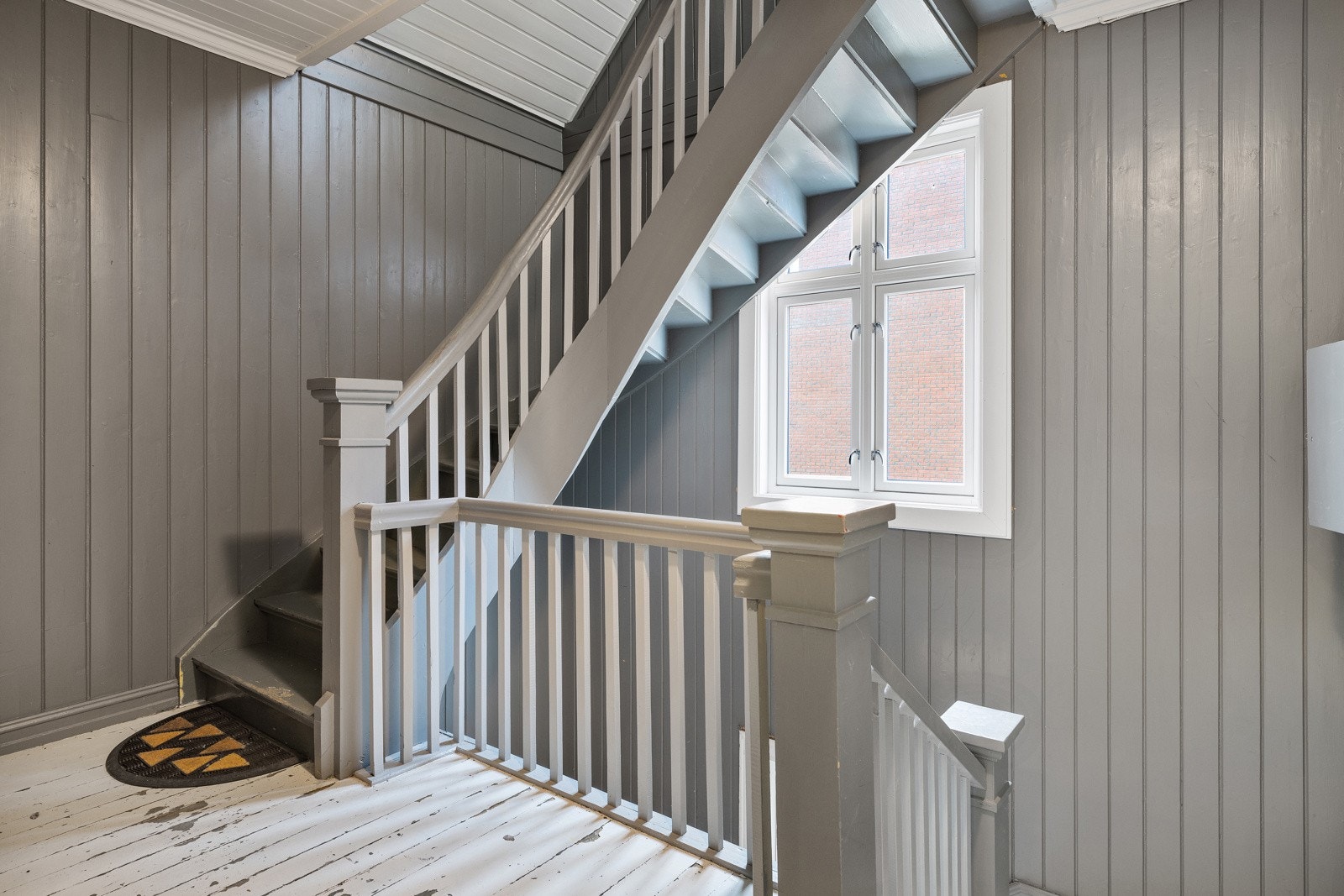 Felles trappegang med adkomst til leilighetene og næringsdelen. Galleribilde