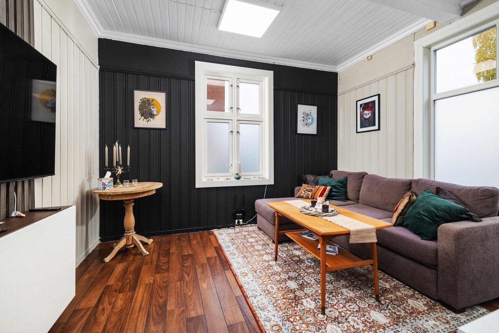 Her er det inngang fra gågaten inn i en næringsdel med god planløsning. Galleribilde