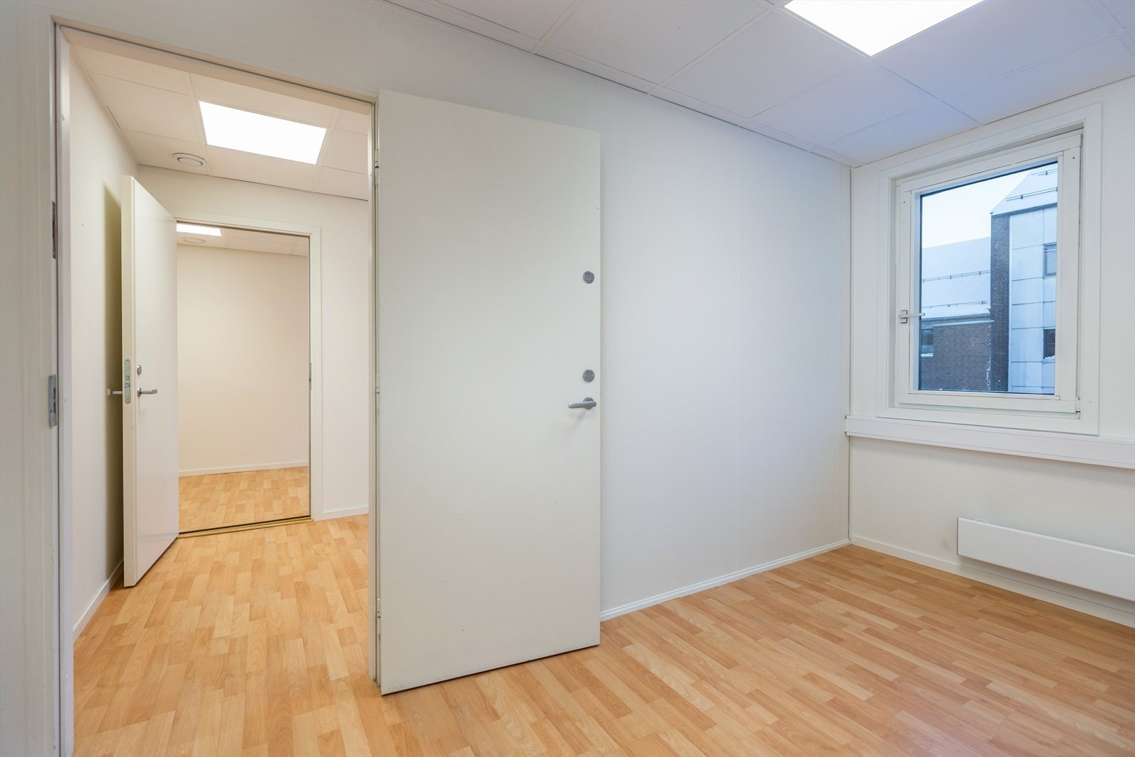 3 tilstøtende kontorer med normalt god standard. Galleribilde